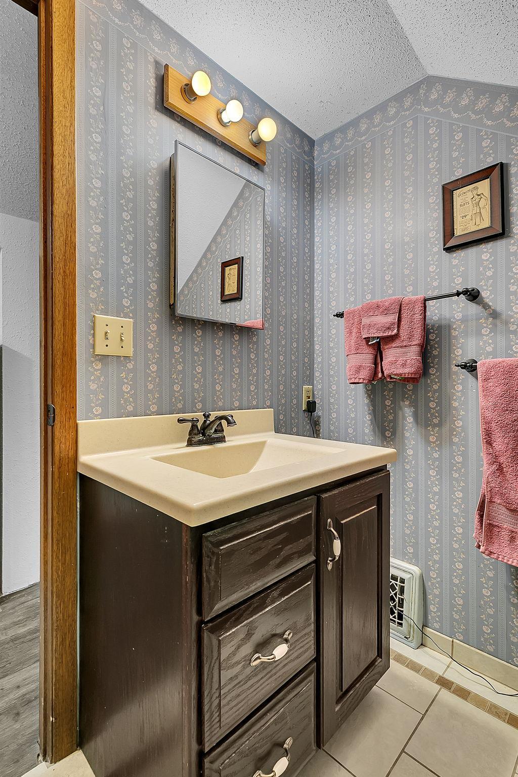 1945 single family home for sale at 404 1st Street NE in Wadena, MN — 3 bed, 2 bath (photo 17 of 36)