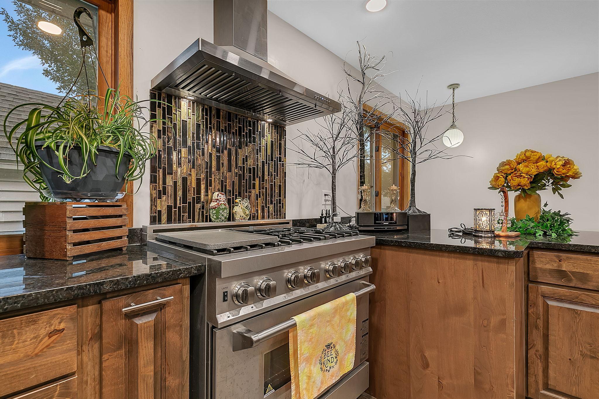 1945 single family home for sale at 404 1st Street NE in Wadena, MN — 3 bed, 2 bath (photo 6 of 36)