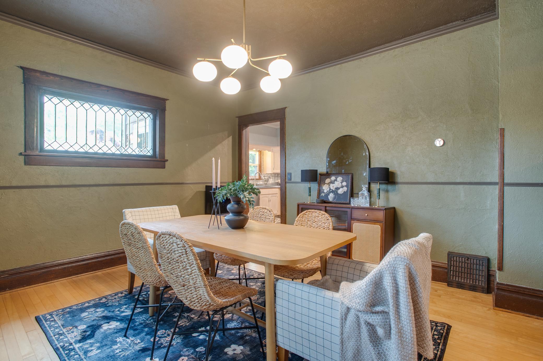 1917 single family home for sale at 921 10th Street S in Fargo, ND — 4 bed, 2 bath (photo 14 of 51)