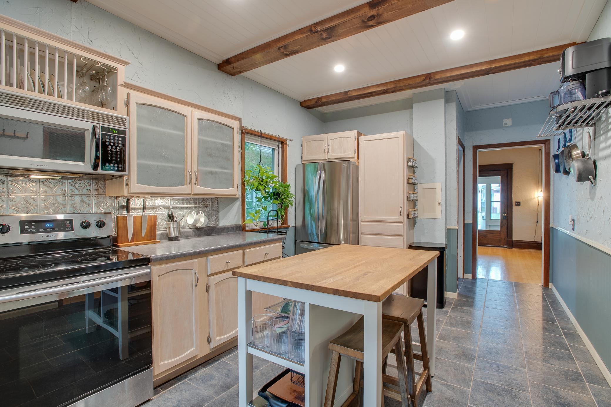 1917 single family home for sale at 921 10th Street S in Fargo, ND — 4 bed, 2 bath (photo 17 of 51)