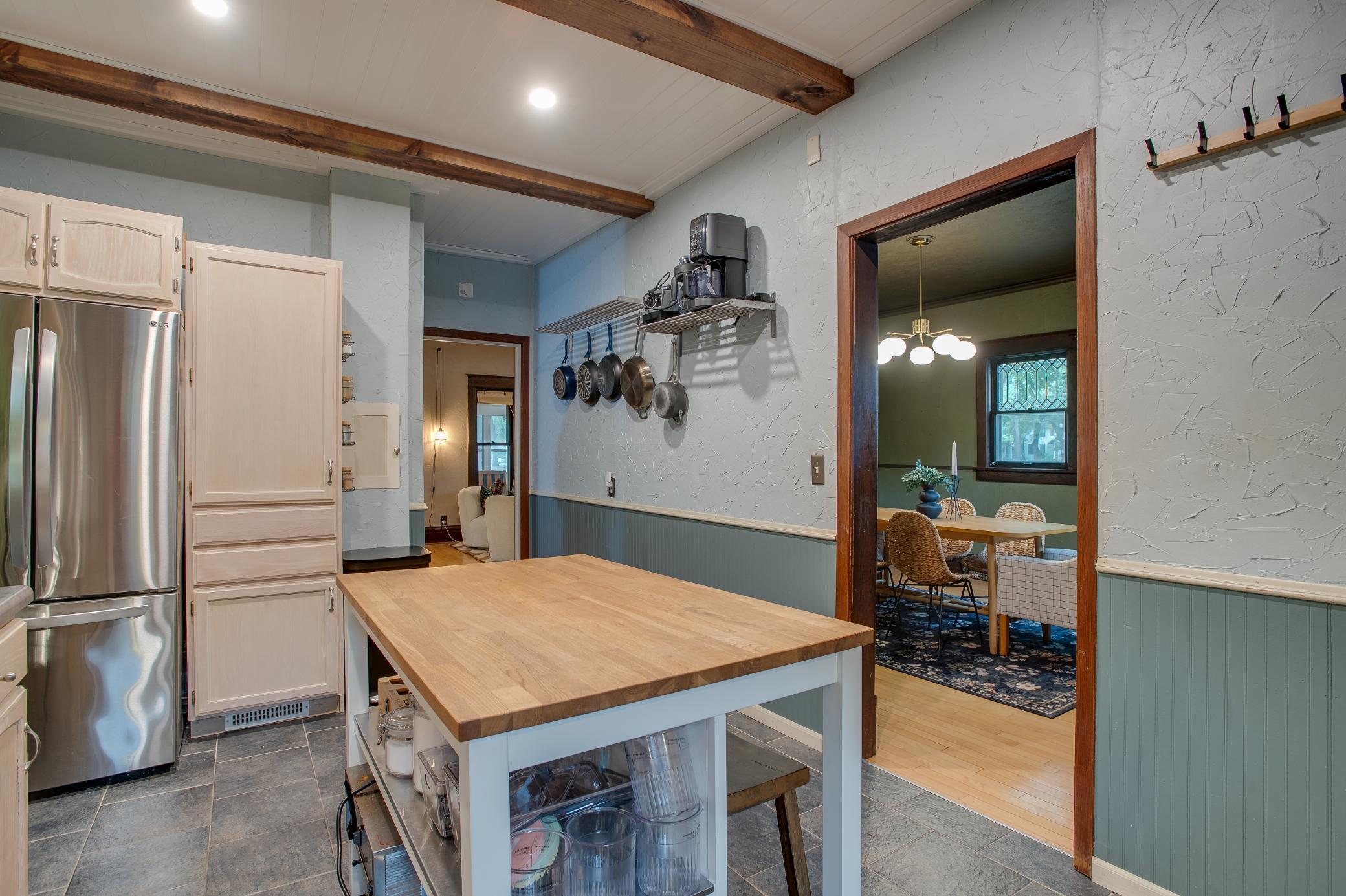 1917 single family home for sale at 921 10th Street S in Fargo, ND — 4 bed, 2 bath (photo 20 of 51)