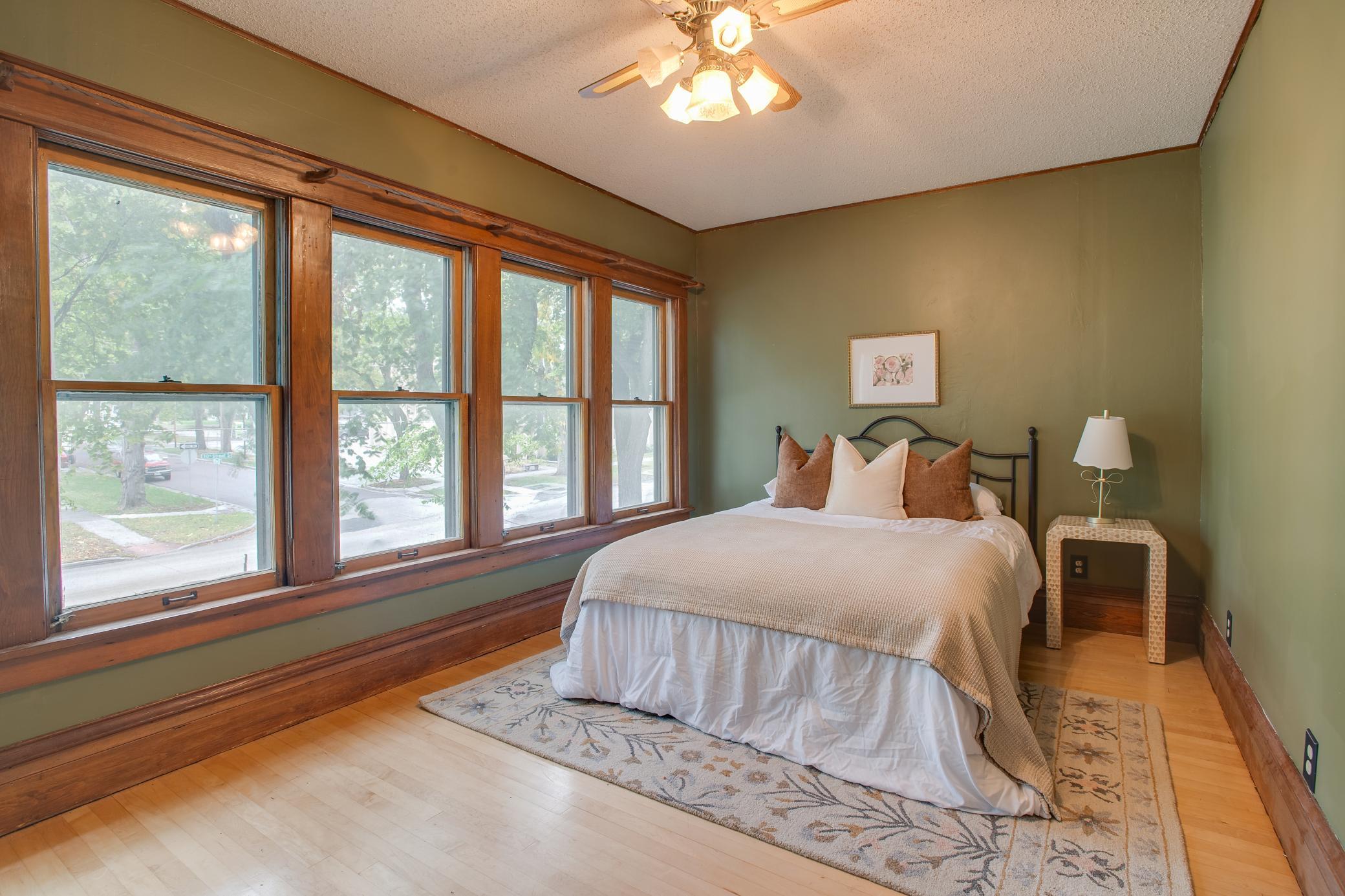 1917 single family home for sale at 921 10th Street S in Fargo, ND — 4 bed, 2 bath (photo 25 of 51)