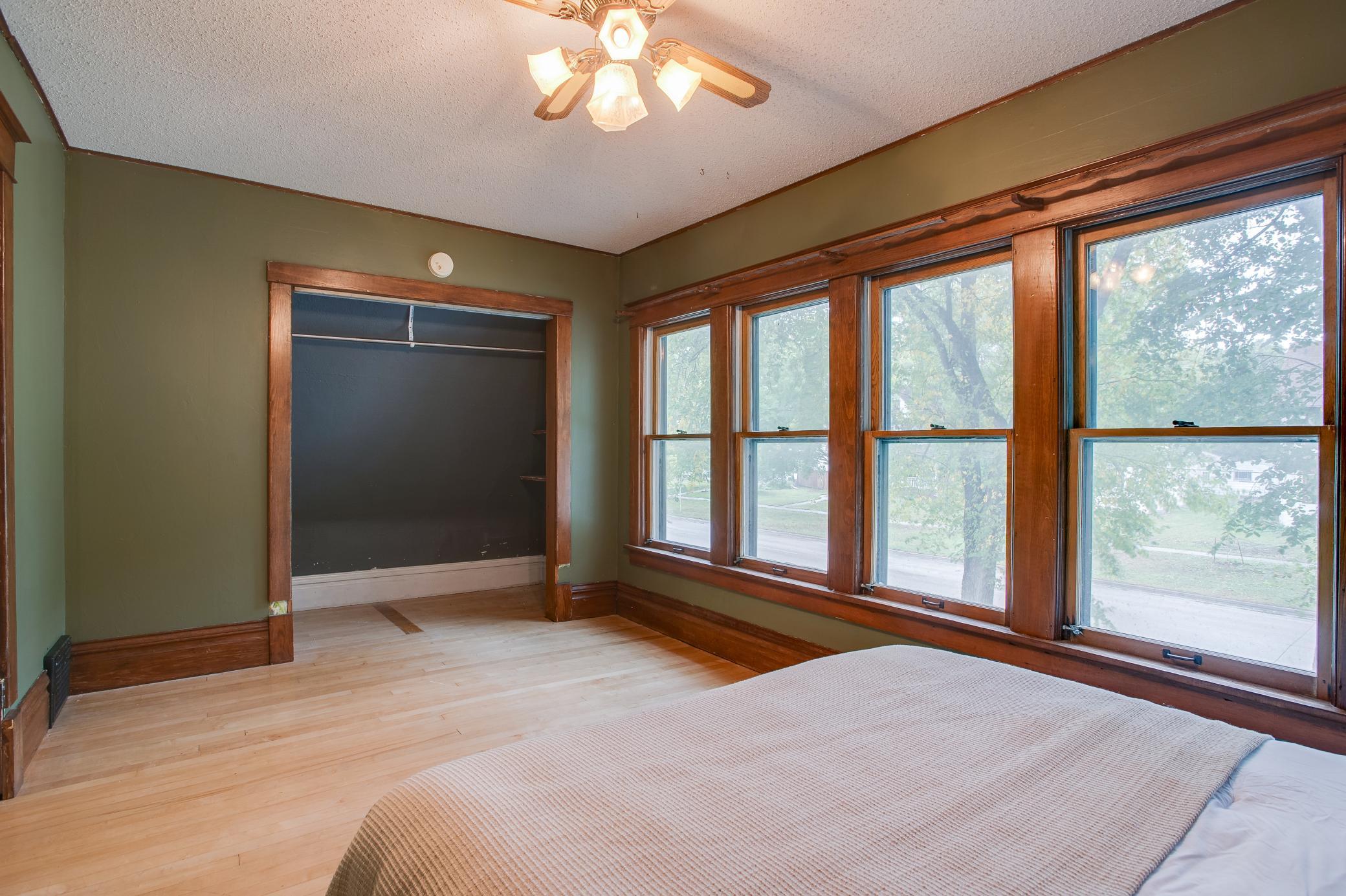 1917 single family home for sale at 921 10th Street S in Fargo, ND — 4 bed, 2 bath (photo 26 of 51)