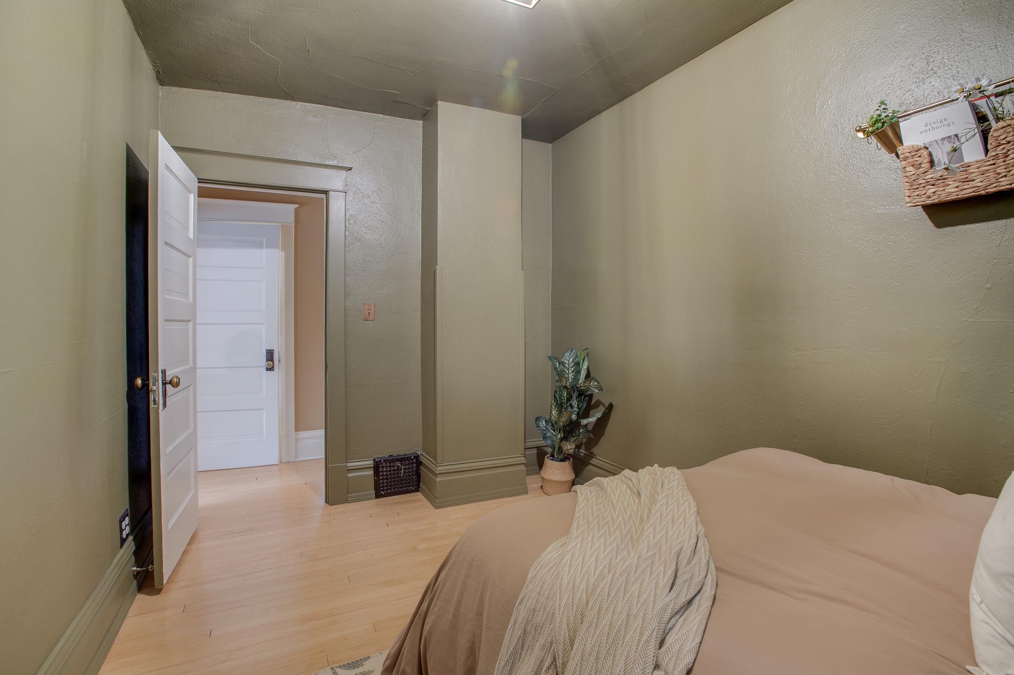 1917 single family home for sale at 921 10th Street S in Fargo, ND — 4 bed, 2 bath (photo 30 of 51)