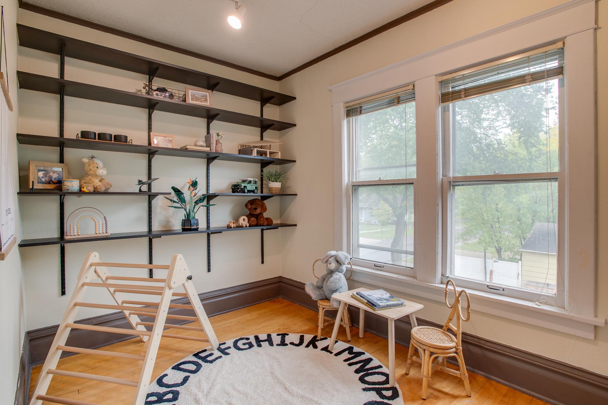1917 single family home for sale at 921 10th Street S in Fargo, ND — 4 bed, 2 bath (photo 31 of 51)