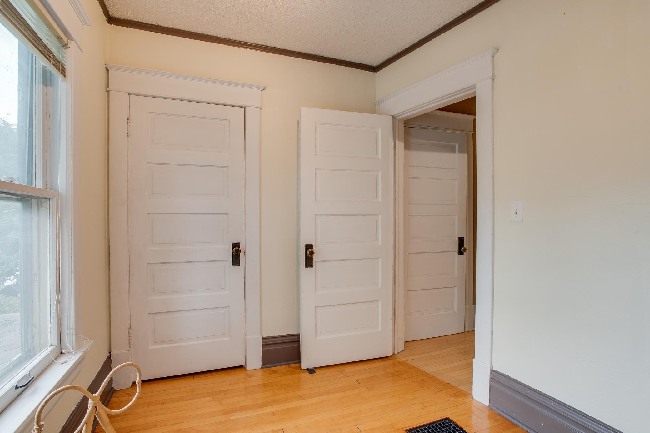 1917 single family home for sale at 921 10th Street S in Fargo, ND — 4 bed, 2 bath (photo 32 of 51)