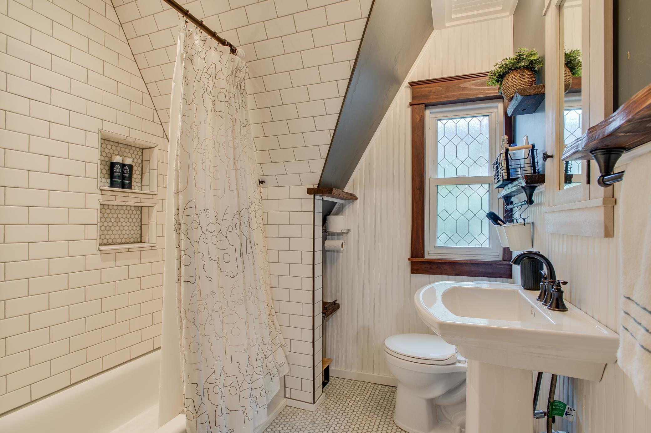 1917 single family home for sale at 921 10th Street S in Fargo, ND — 4 bed, 2 bath (photo 33 of 51)