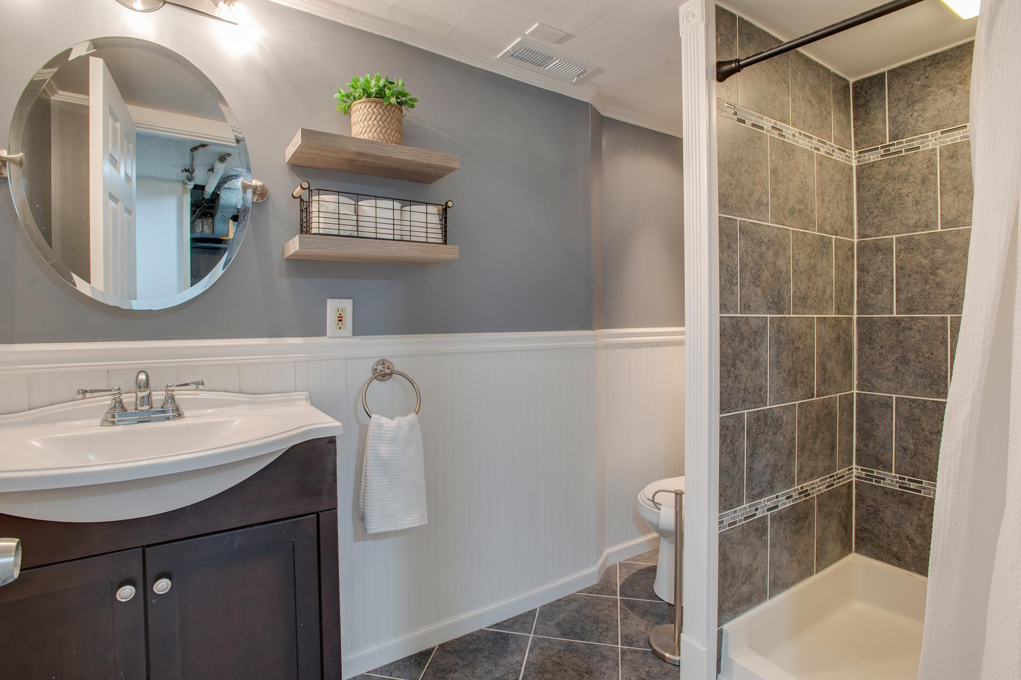 1917 single family home for sale at 921 10th Street S in Fargo, ND — 4 bed, 2 bath (photo 38 of 51)