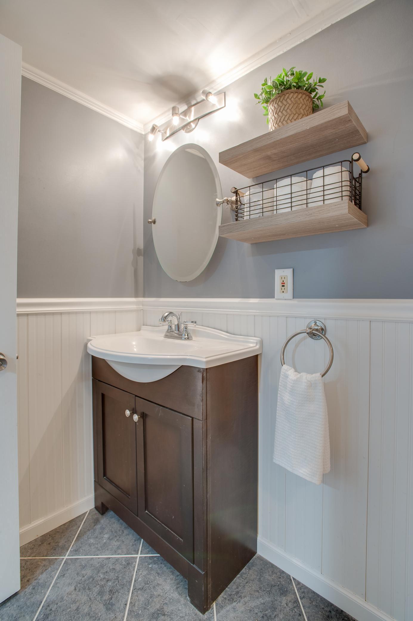 1917 single family home for sale at 921 10th Street S in Fargo, ND — 4 bed, 2 bath (photo 39 of 51)
