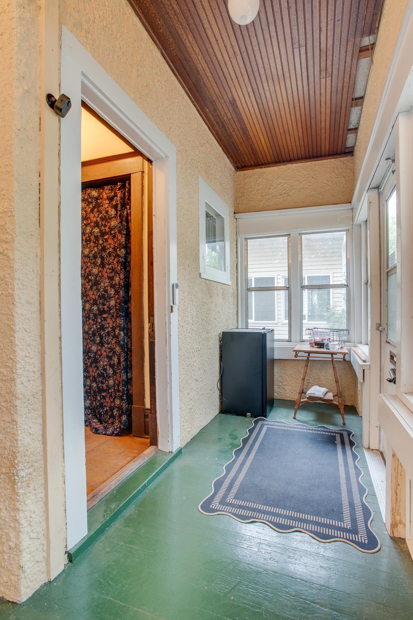 1917 single family home for sale at 921 10th Street S in Fargo, ND — 4 bed, 2 bath (photo 5 of 51)