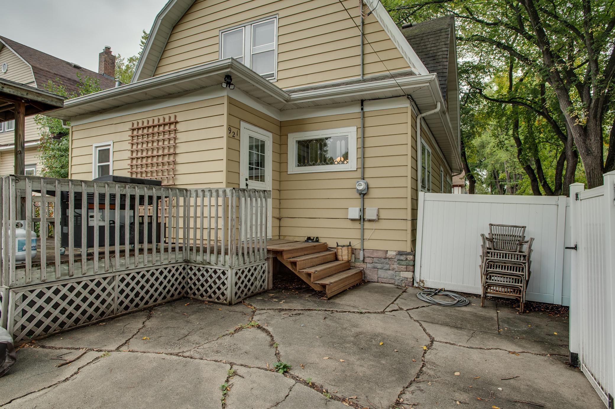 1917 single family home for sale at 921 10th Street S in Fargo, ND — 4 bed, 2 bath (photo 44 of 51)