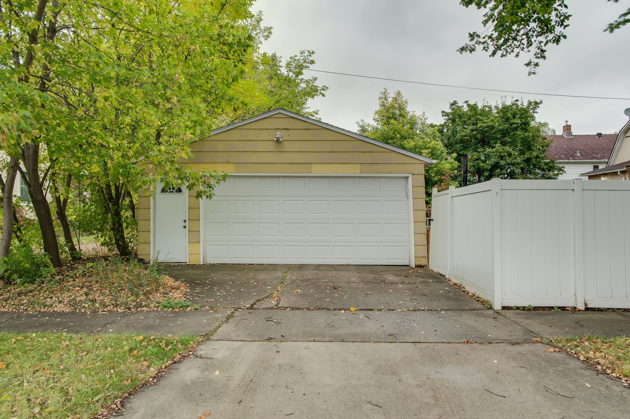 1917 single family home for sale at 921 10th Street S in Fargo, ND — 4 bed, 2 bath (photo 50 of 51)