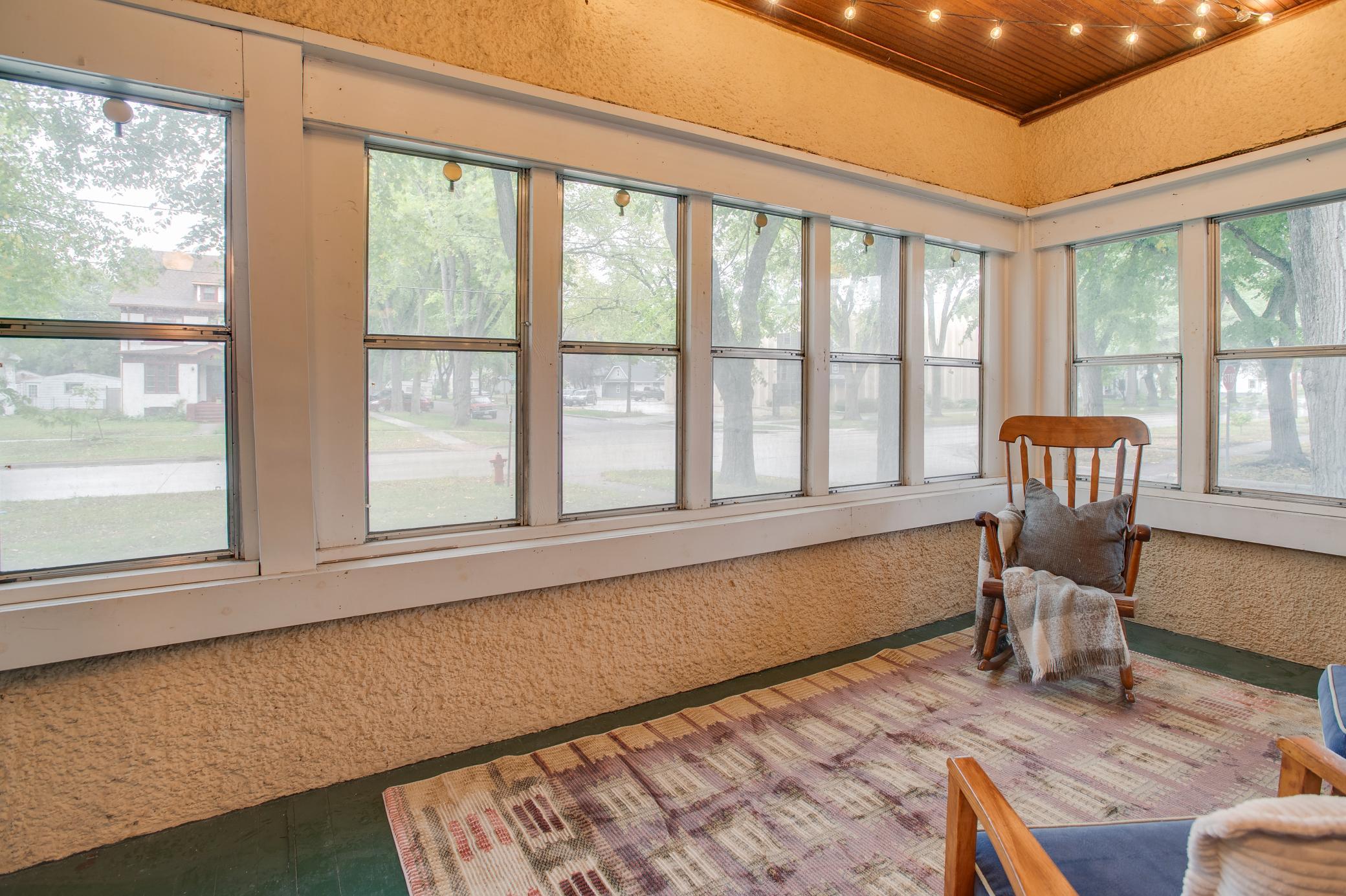 1917 single family home for sale at 921 10th Street S in Fargo, ND — 4 bed, 2 bath (photo 6 of 51)