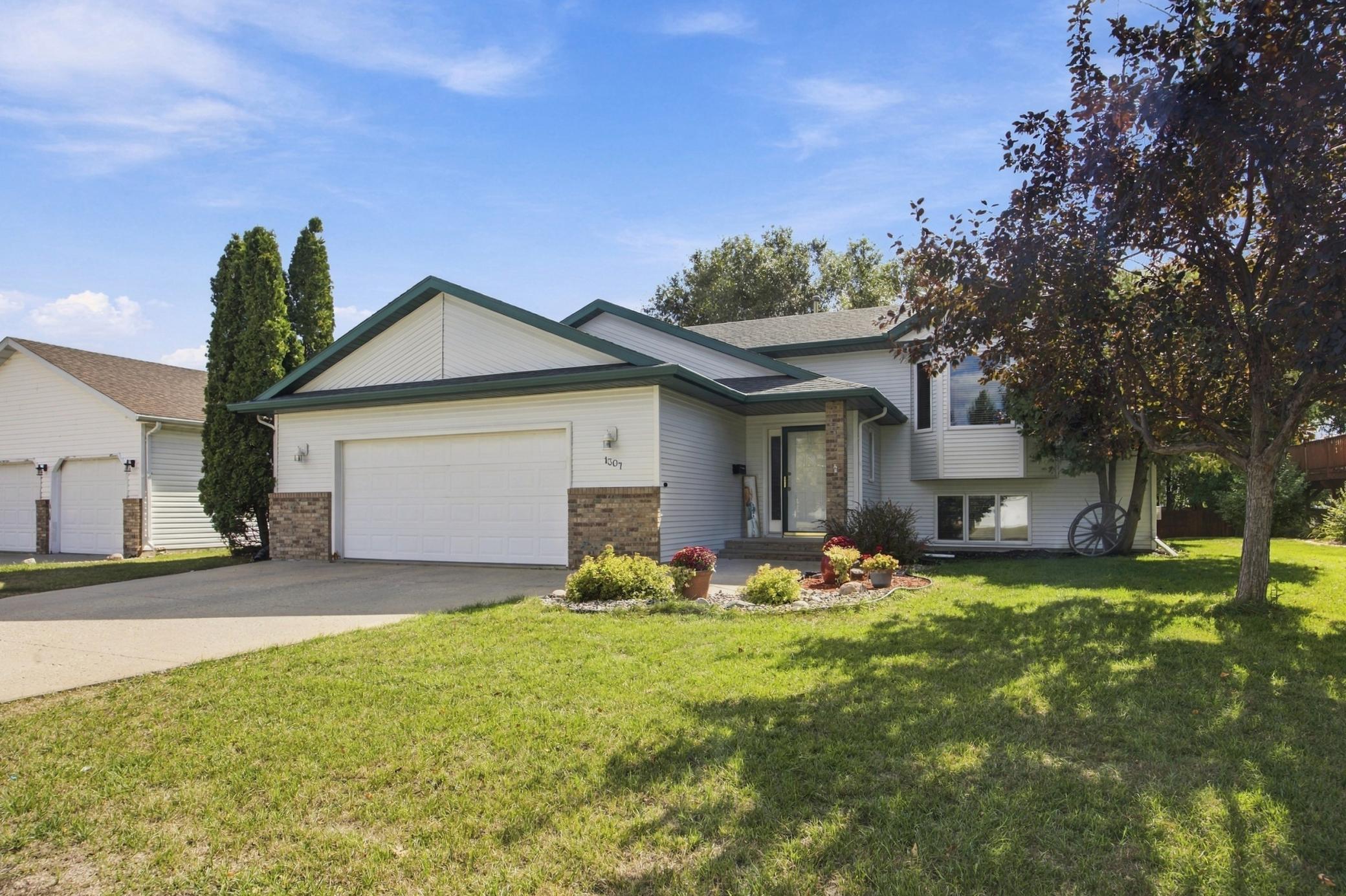 1307 4th Avenue E, West Fargo, ND
