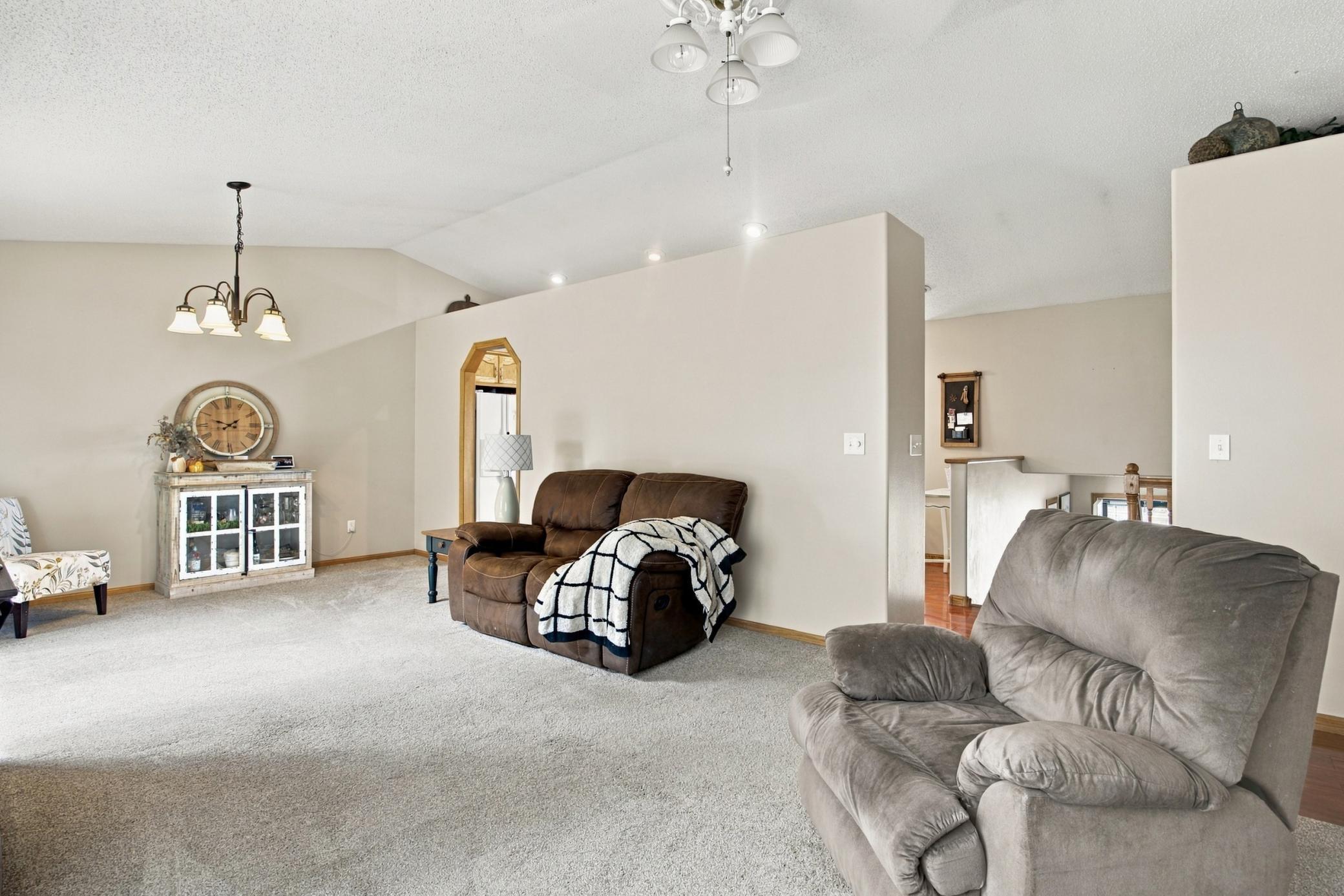 1996 single family home for sale at 1307 4th Avenue E in West Fargo, ND — 4 bed, 2 bath (photo 12 of 33)