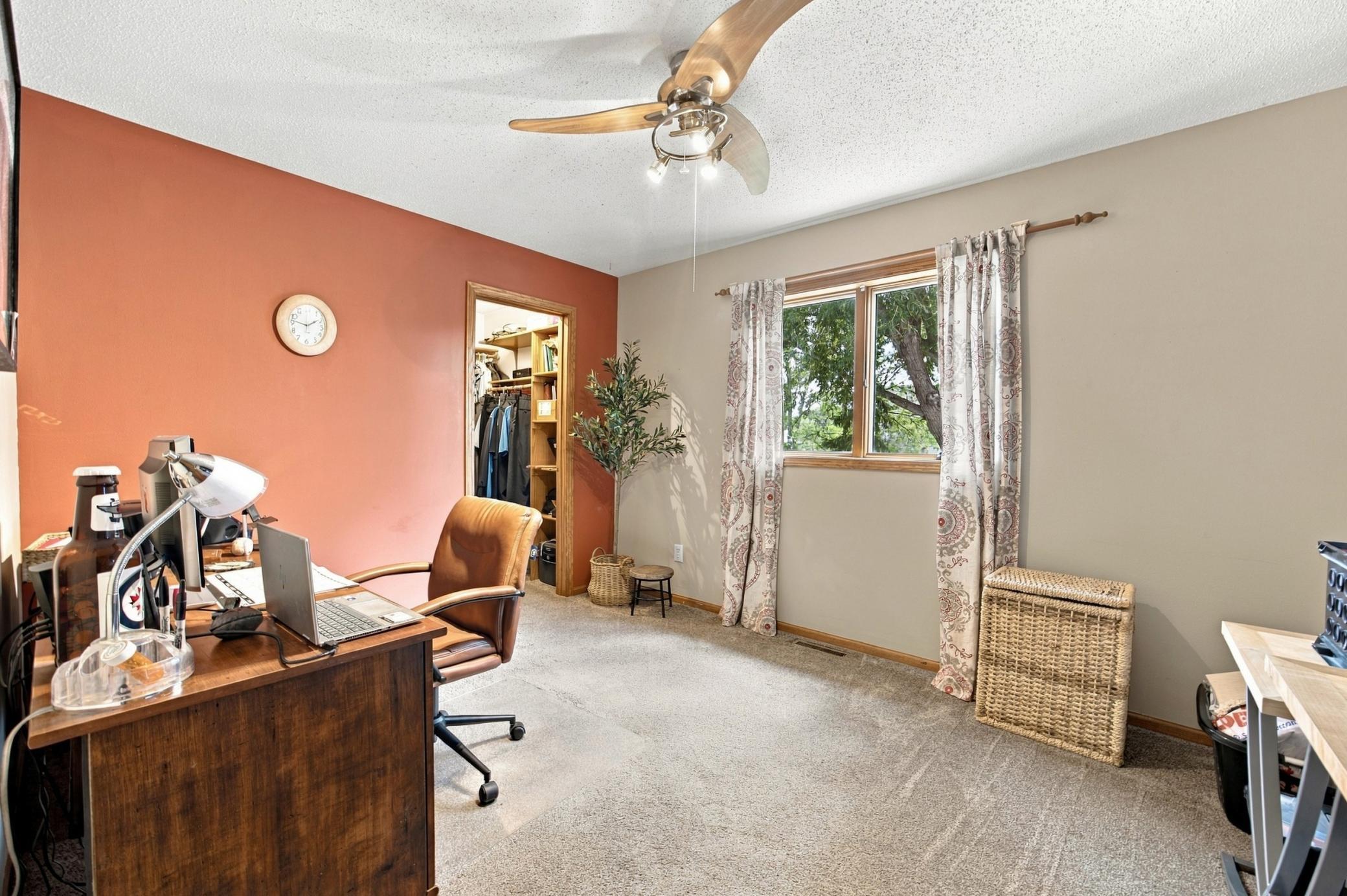 1996 single family home for sale at 1307 4th Avenue E in West Fargo, ND — 4 bed, 2 bath (photo 15 of 33)