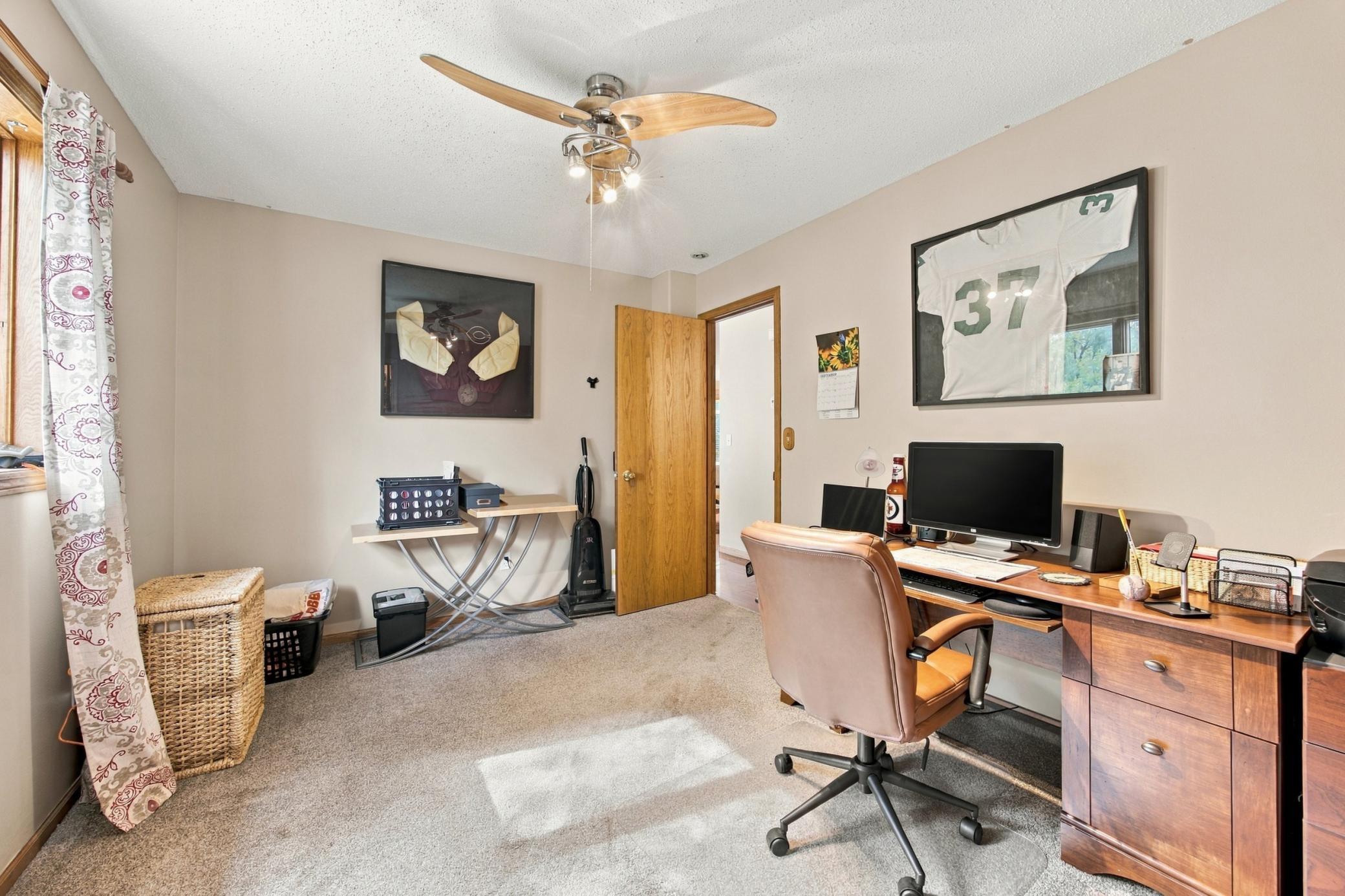 1996 single family home for sale at 1307 4th Avenue E in West Fargo, ND — 4 bed, 2 bath (photo 16 of 33)