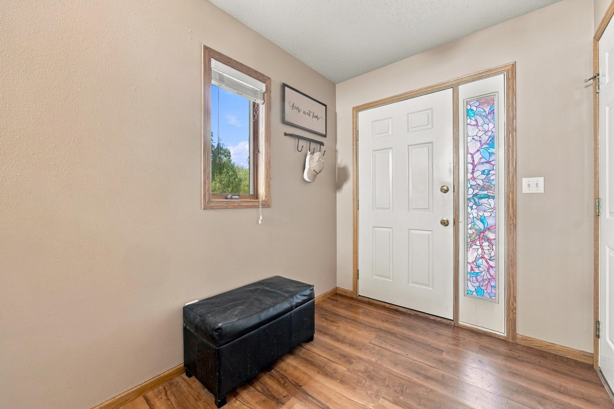 1996 single family home for sale at 1307 4th Avenue E in West Fargo, ND — 4 bed, 2 bath (photo 3 of 33)