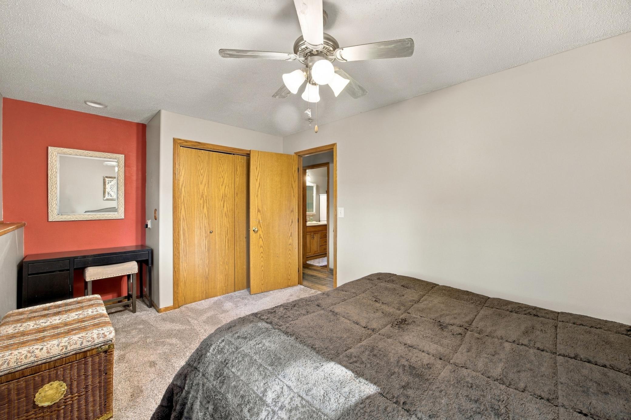 1996 single family home for sale at 1307 4th Avenue E in West Fargo, ND — 4 bed, 2 bath (photo 21 of 33)
