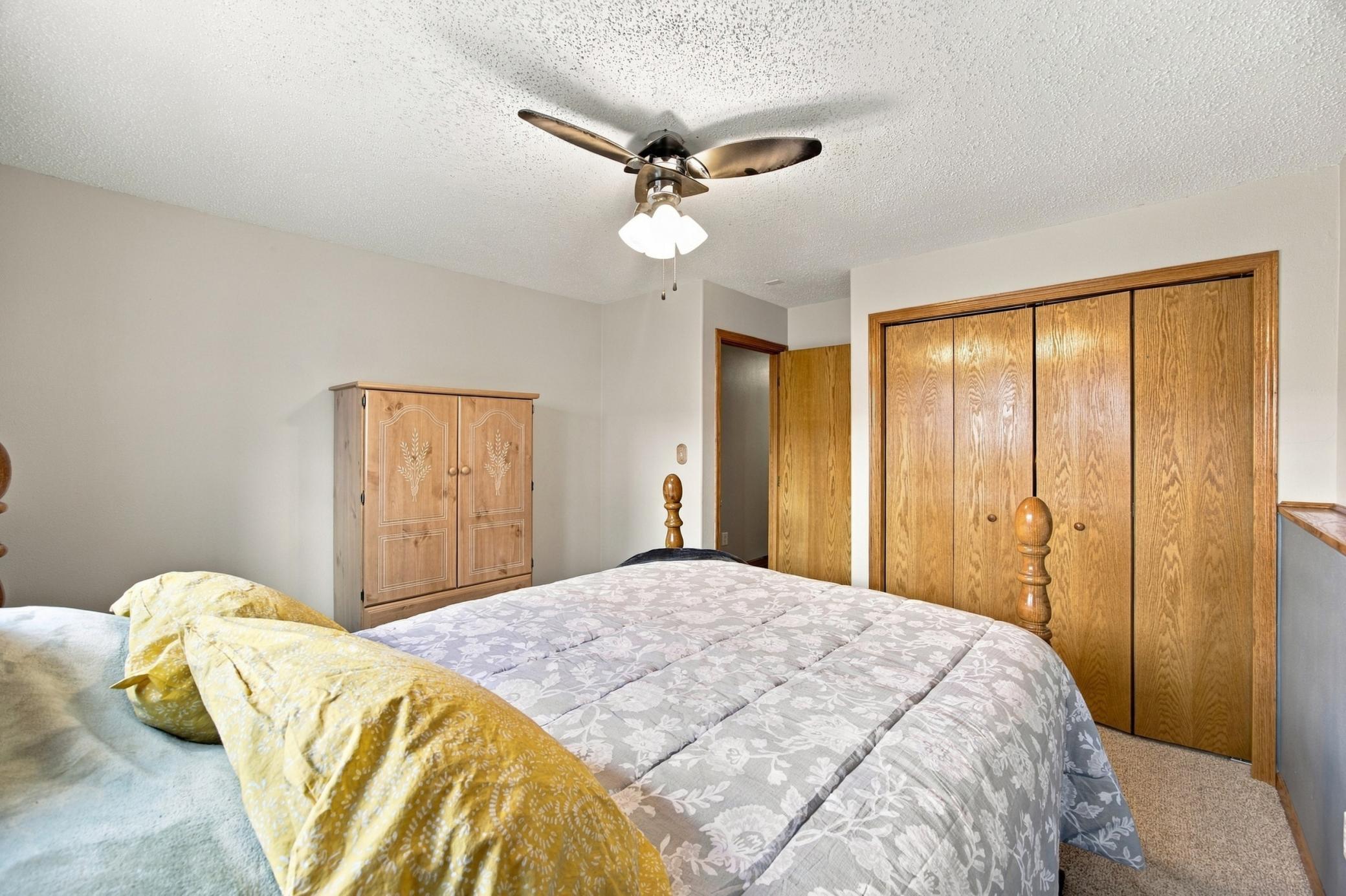 1996 single family home for sale at 1307 4th Avenue E in West Fargo, ND — 4 bed, 2 bath (photo 23 of 33)