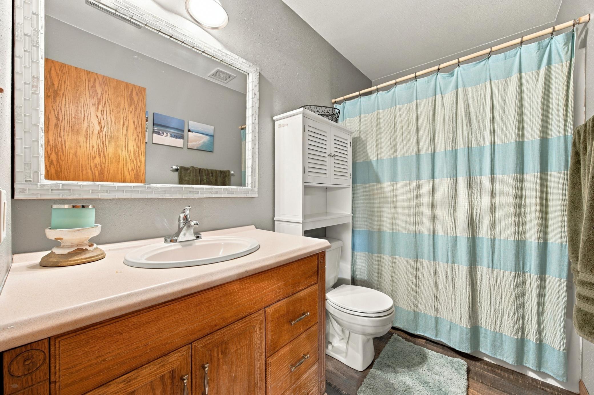 1996 single family home for sale at 1307 4th Avenue E in West Fargo, ND — 4 bed, 2 bath (photo 24 of 33)
