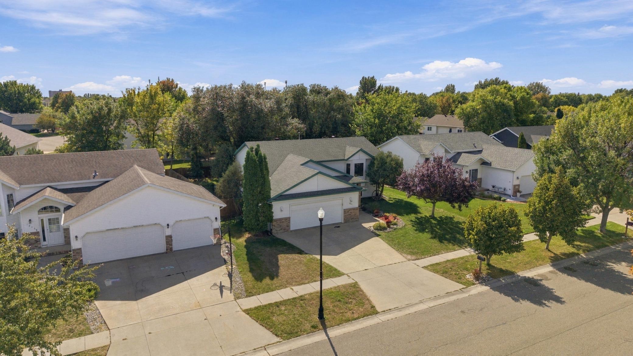 1996 single family home for sale at 1307 4th Avenue E in West Fargo, ND — 4 bed, 2 bath (photo 30 of 33)