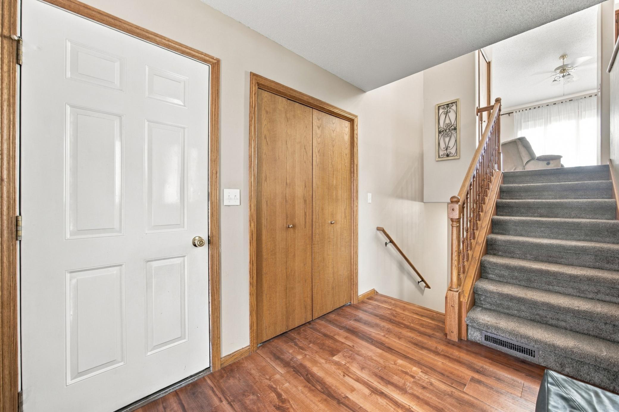 1996 single family home for sale at 1307 4th Avenue E in West Fargo, ND — 4 bed, 2 bath (photo 4 of 33)