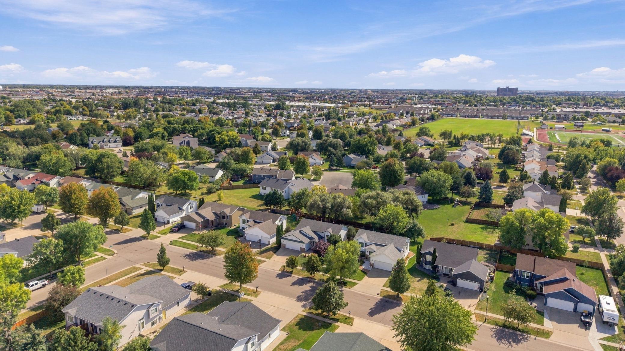 1996 single family home for sale at 1307 4th Avenue E in West Fargo, ND — 4 bed, 2 bath (photo 31 of 33)