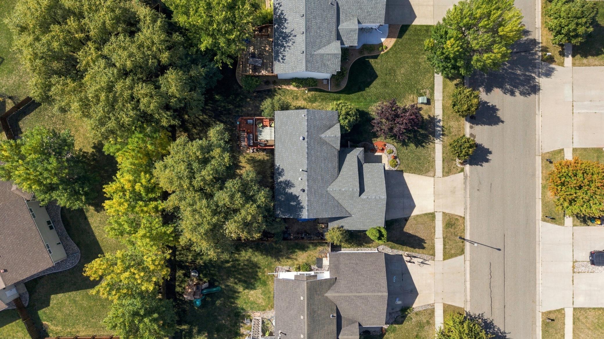 1996 single family home for sale at 1307 4th Avenue E in West Fargo, ND — 4 bed, 2 bath (photo 32 of 33)