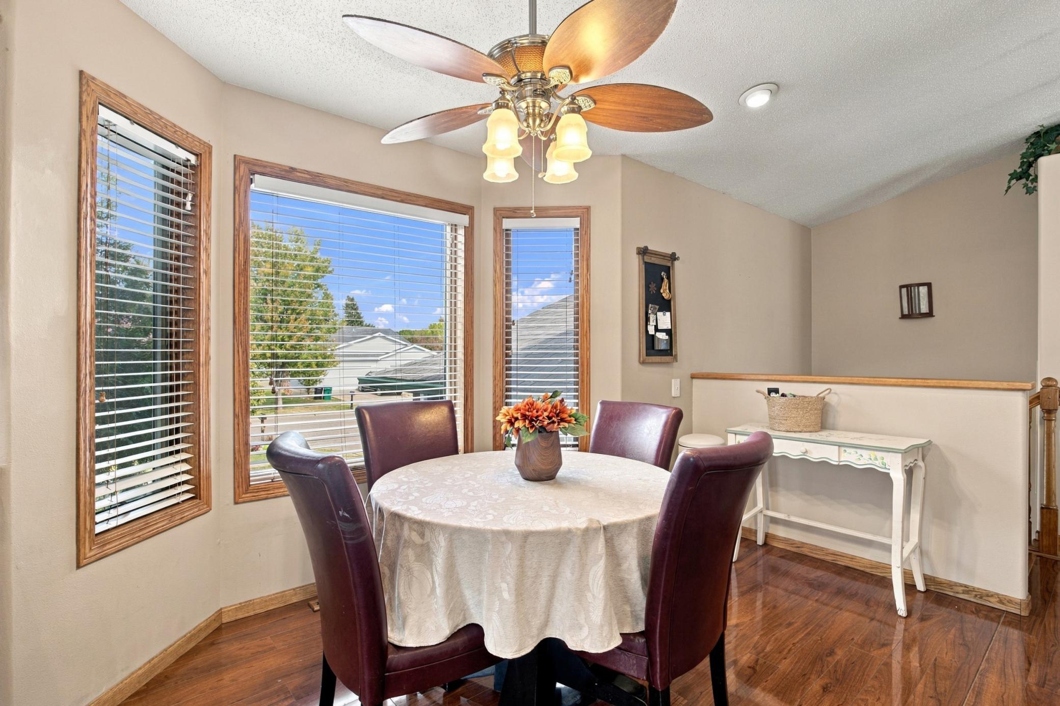 1996 single family home for sale at 1307 4th Avenue E in West Fargo, ND — 4 bed, 2 bath (photo 6 of 33)