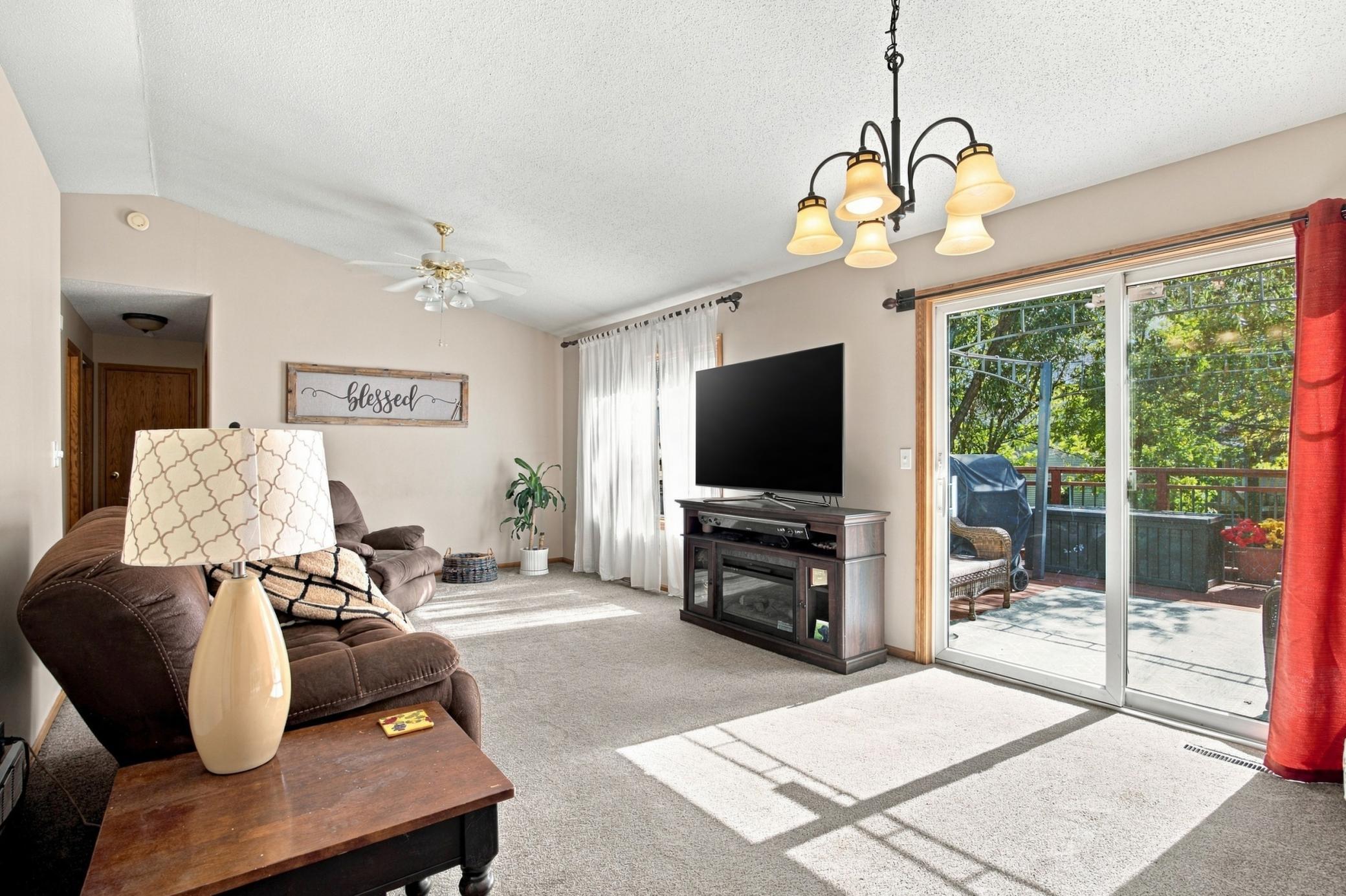 1996 single family home for sale at 1307 4th Avenue E in West Fargo, ND — 4 bed, 2 bath (photo 10 of 33)