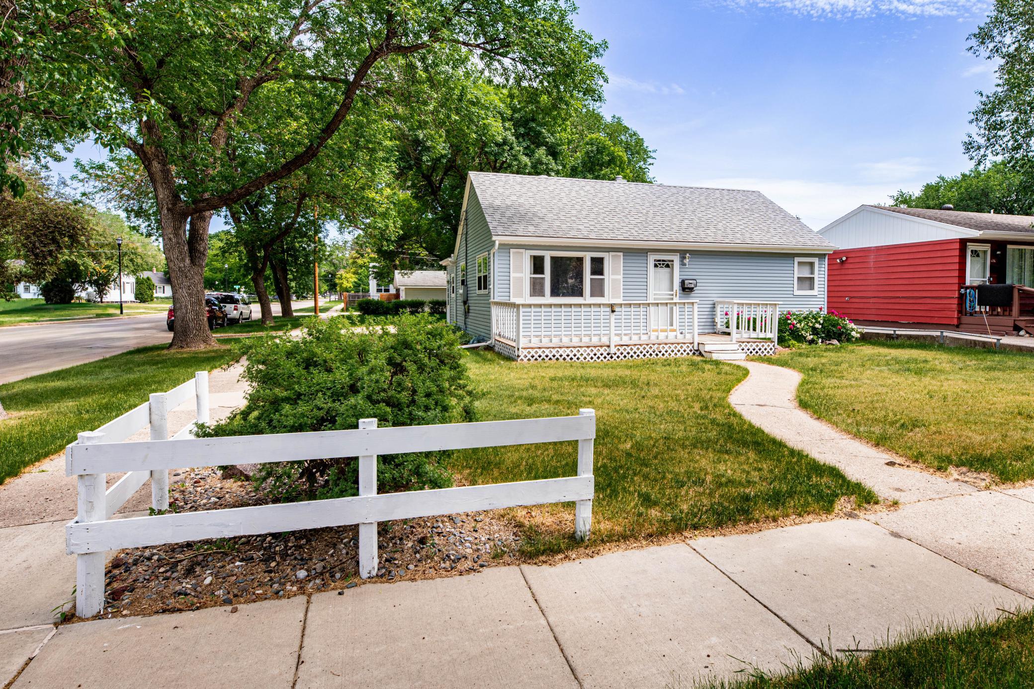 1951 single family home for sale at 1602 14 1/2 Street S in Fargo, ND — 2 bed, 1 bath