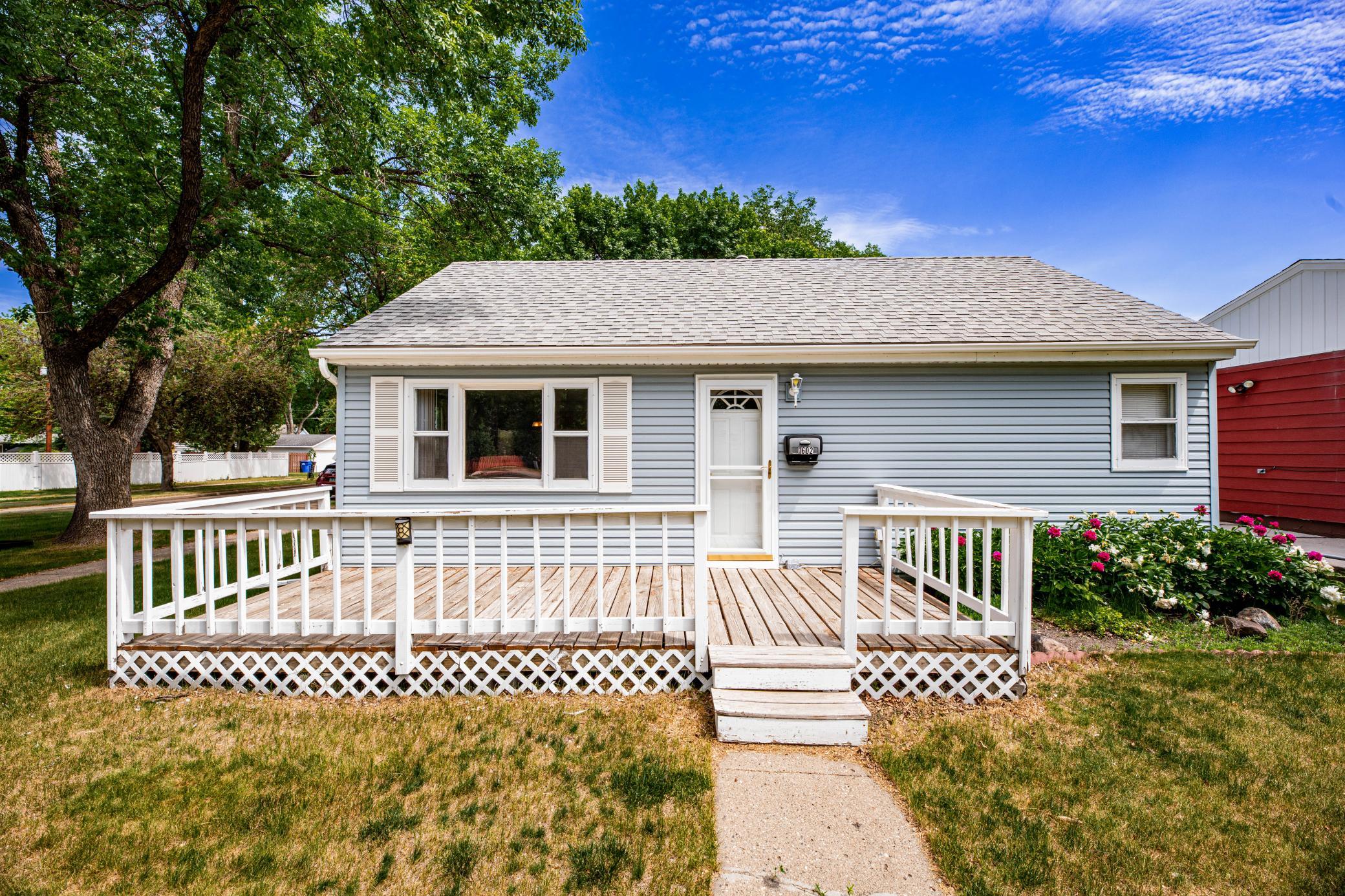 1951 single family home for sale at 1602 14 1/2 Street S in Fargo, ND — 2 bed, 1 bath (photo 2 of 14)