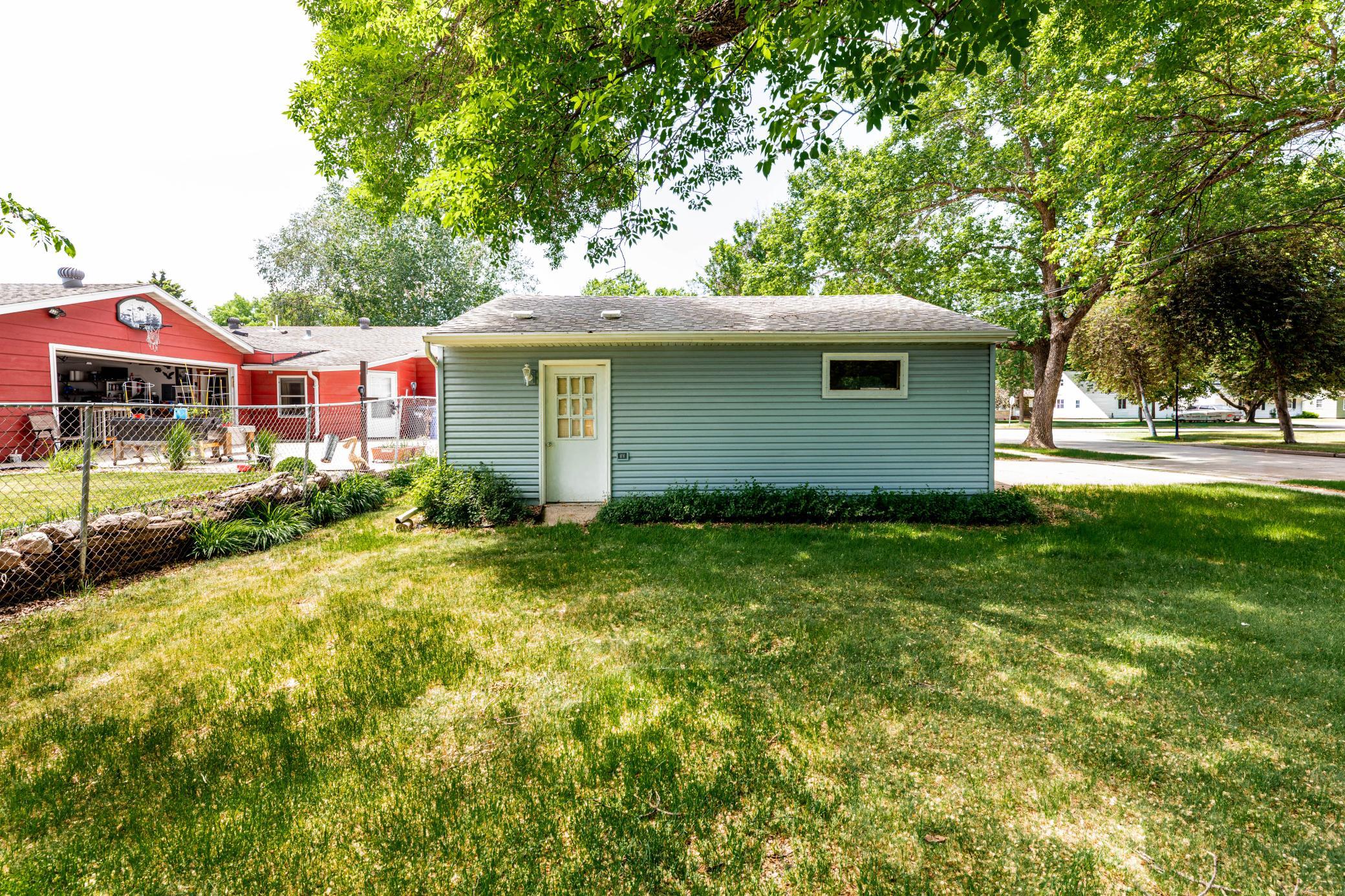 1951 single family home for sale at 1602 14 1/2 Street S in Fargo, ND — 2 bed, 1 bath (photo 4 of 14)