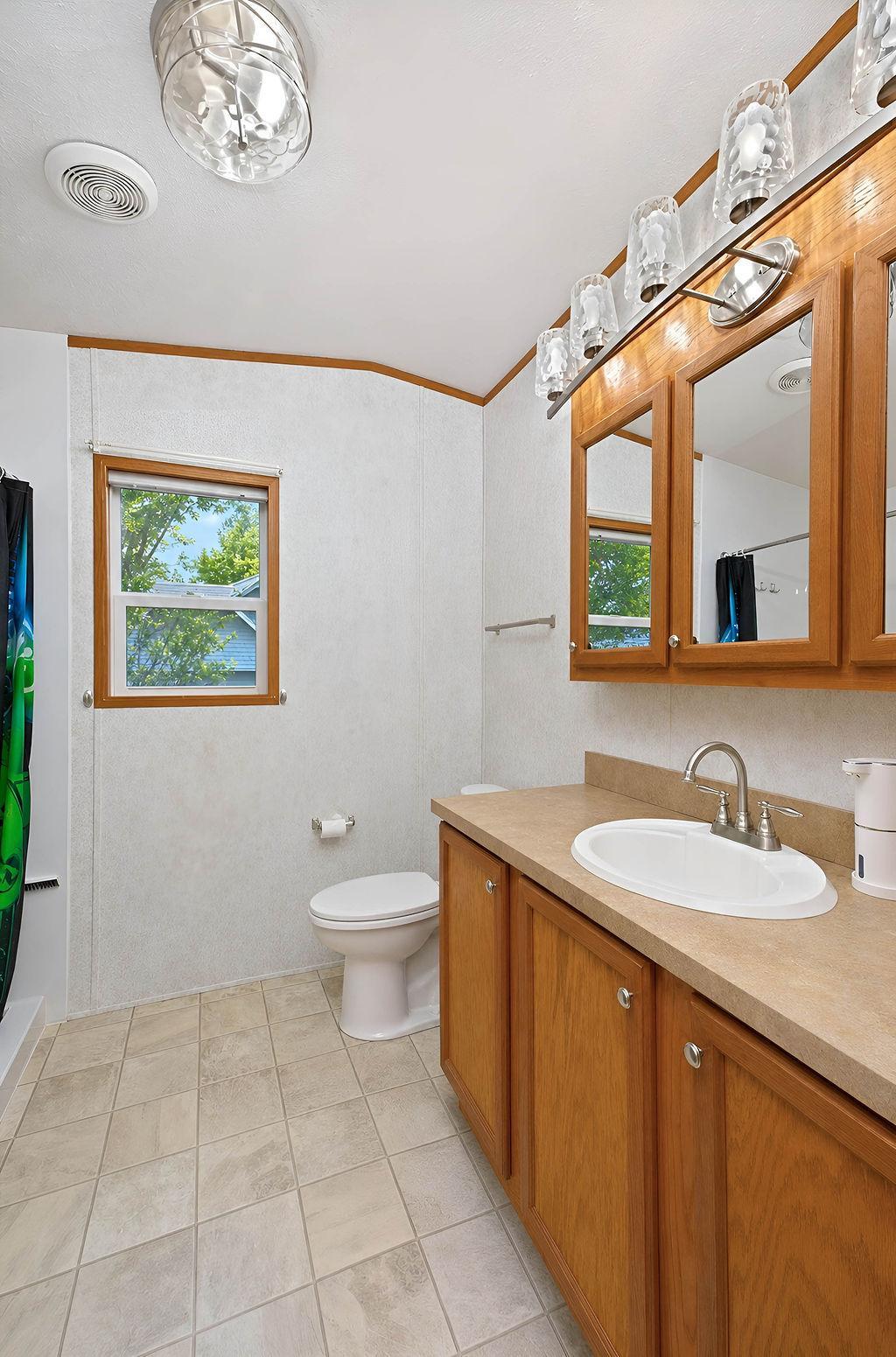2008 single family home for sale at 1324 Sandstone Drive in West Fargo, ND — 3 bed, 2 bath (photo 19 of 30)