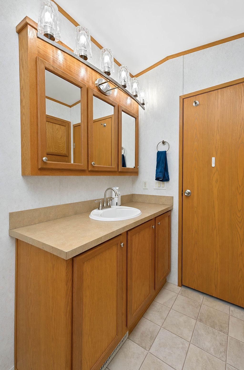 2008 single family home for sale at 1324 Sandstone Drive in West Fargo, ND — 3 bed, 2 bath (photo 21 of 30)