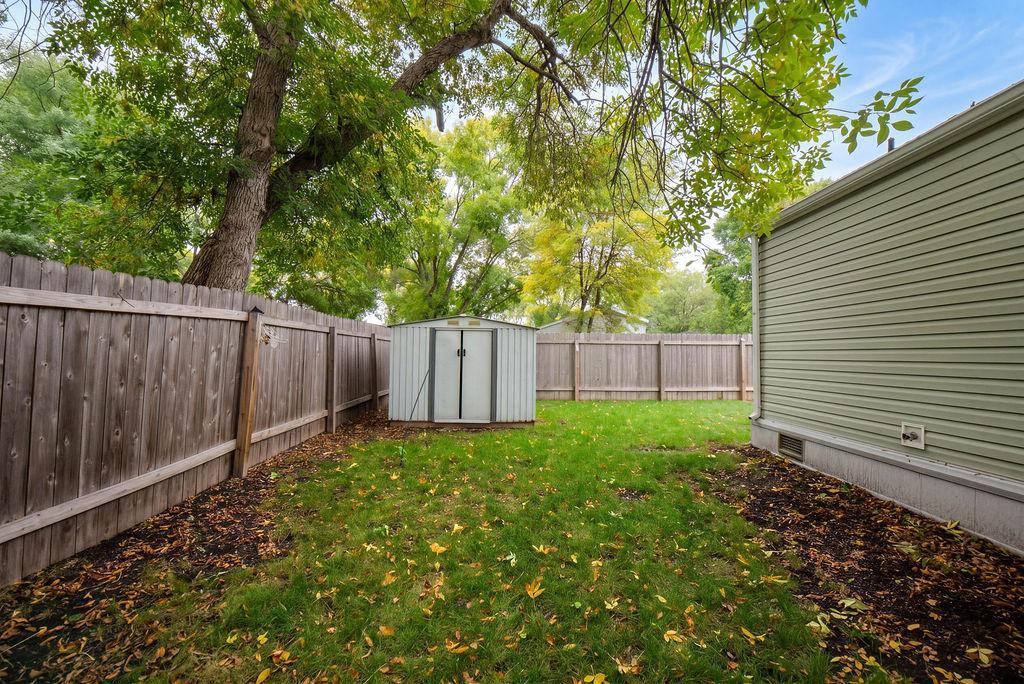 2008 single family home for sale at 1324 Sandstone Drive in West Fargo, ND — 3 bed, 2 bath (photo 7 of 30)