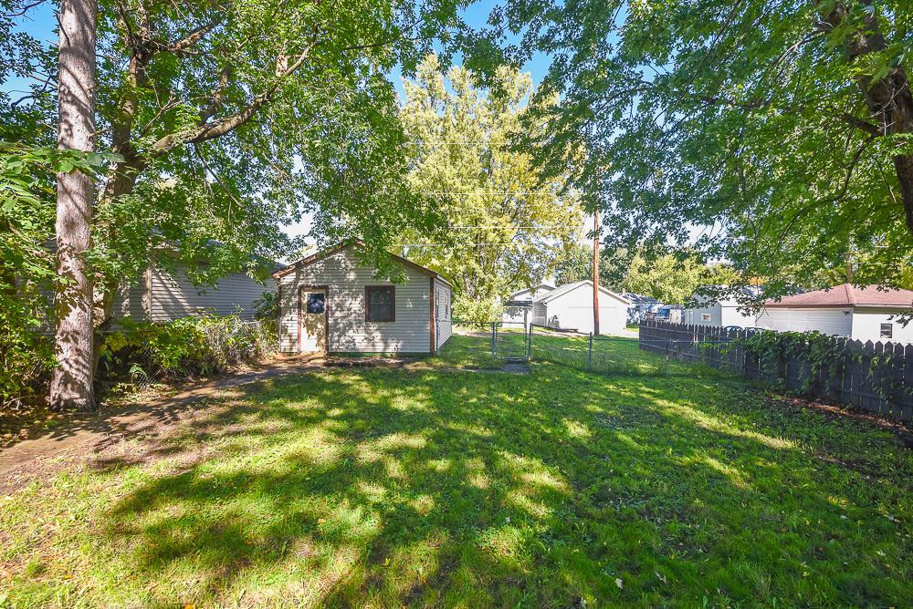 1893 single family home for sale at 1115 Rosewood Street in Brainerd, MN — 2 bed, 1 bath (photo 8 of 22)