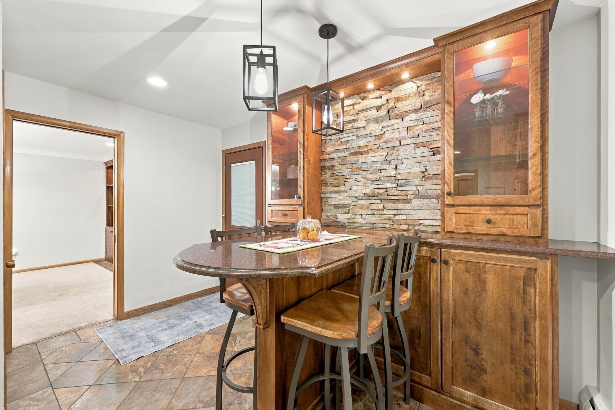 1960 single family home for sale at 2831 Edgewood Drive N in Fargo, ND — 4 bed, 2 bath (photo 12 of 45)