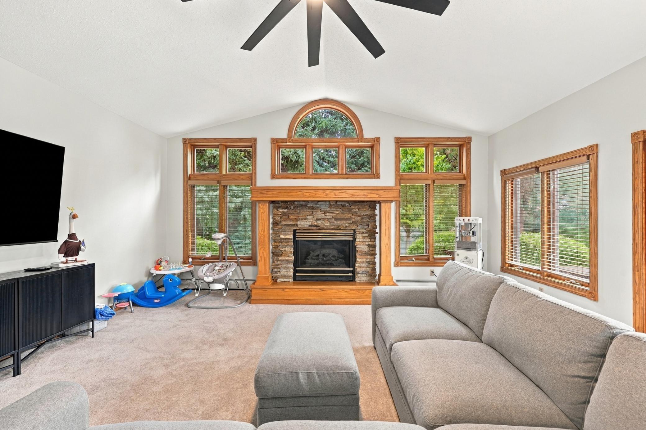 1960 single family home for sale at 2831 Edgewood Drive N in Fargo, ND — 4 bed, 2 bath (photo 18 of 45)