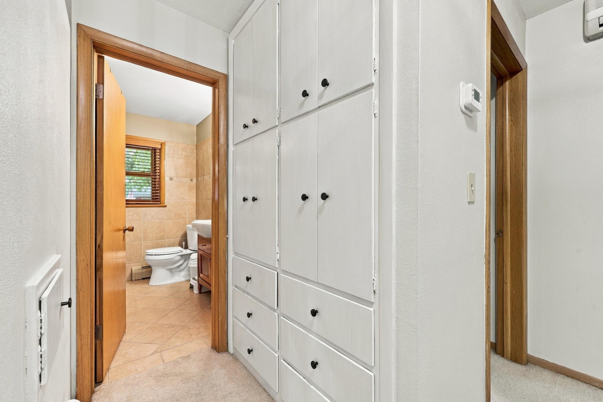 1960 single family home for sale at 2831 Edgewood Drive N in Fargo, ND — 4 bed, 2 bath (photo 22 of 45)