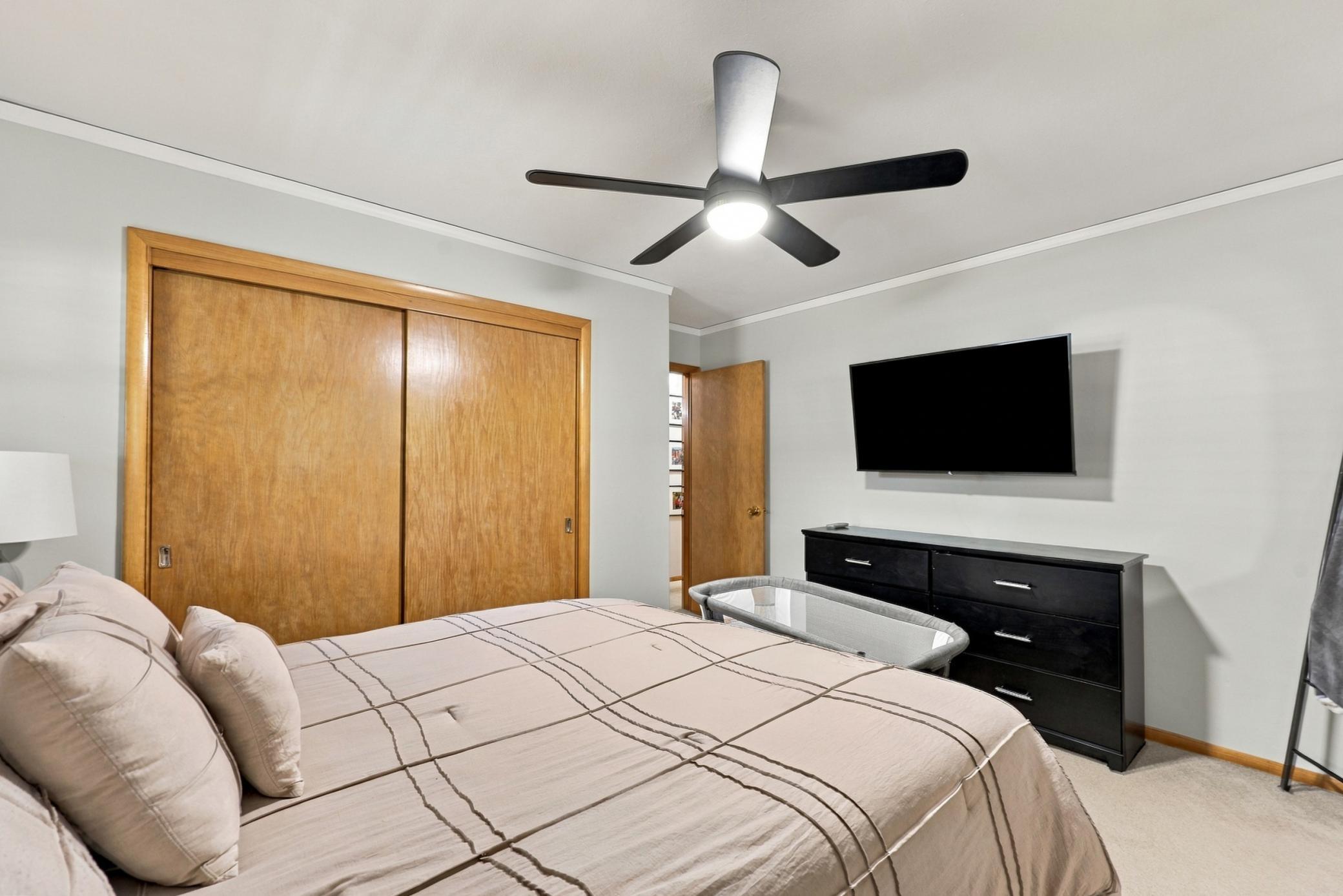 1960 single family home for sale at 2831 Edgewood Drive N in Fargo, ND — 4 bed, 2 bath (photo 28 of 45)