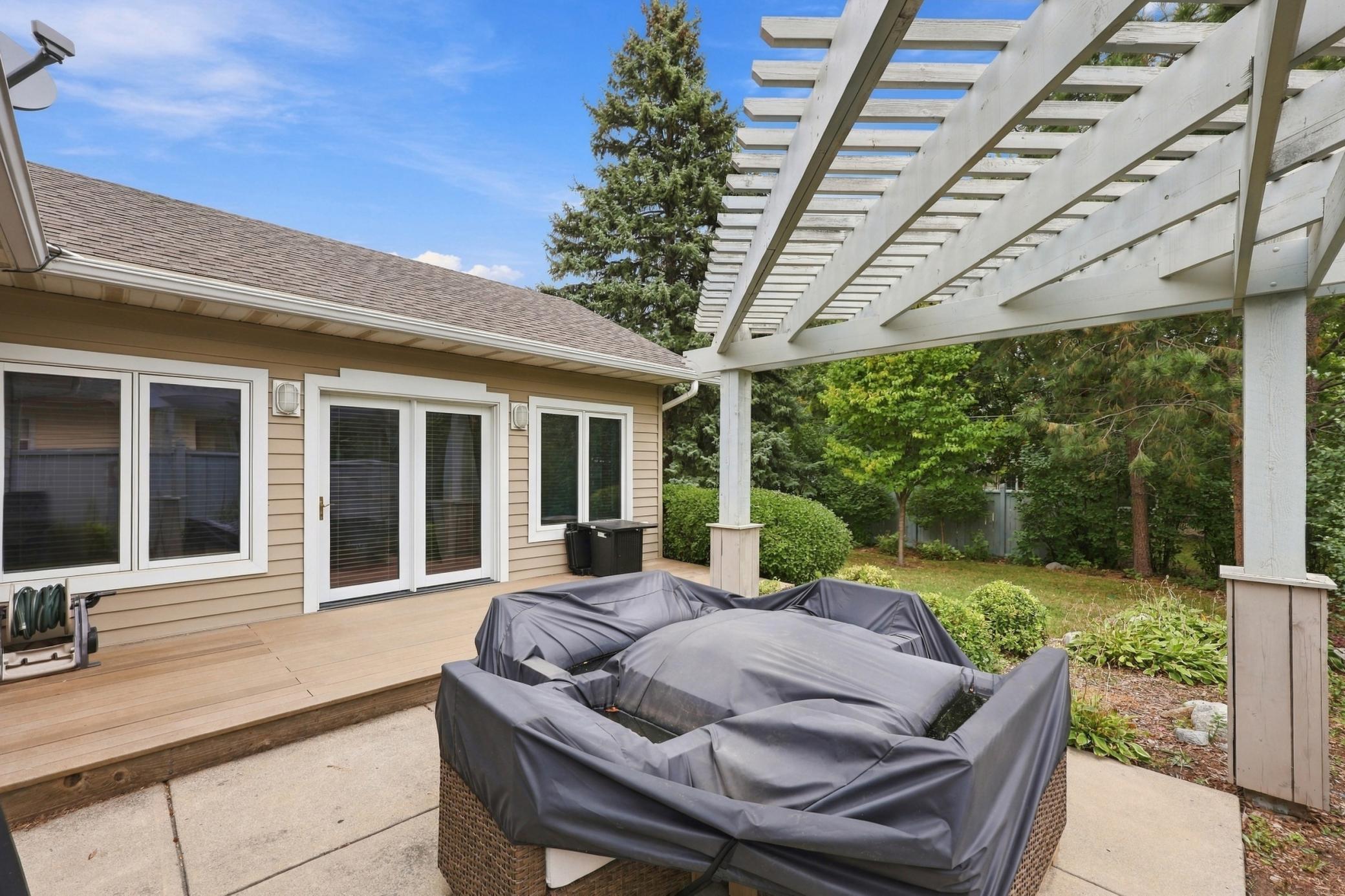 1960 single family home for sale at 2831 Edgewood Drive N in Fargo, ND — 4 bed, 2 bath (photo 40 of 45)