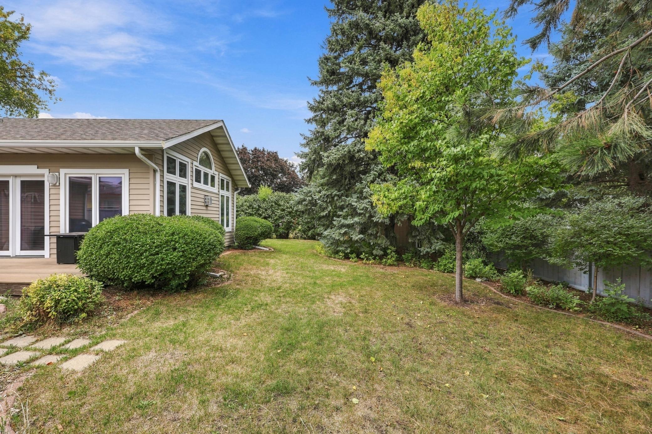 1960 single family home for sale at 2831 Edgewood Drive N in Fargo, ND — 4 bed, 2 bath (photo 42 of 45)