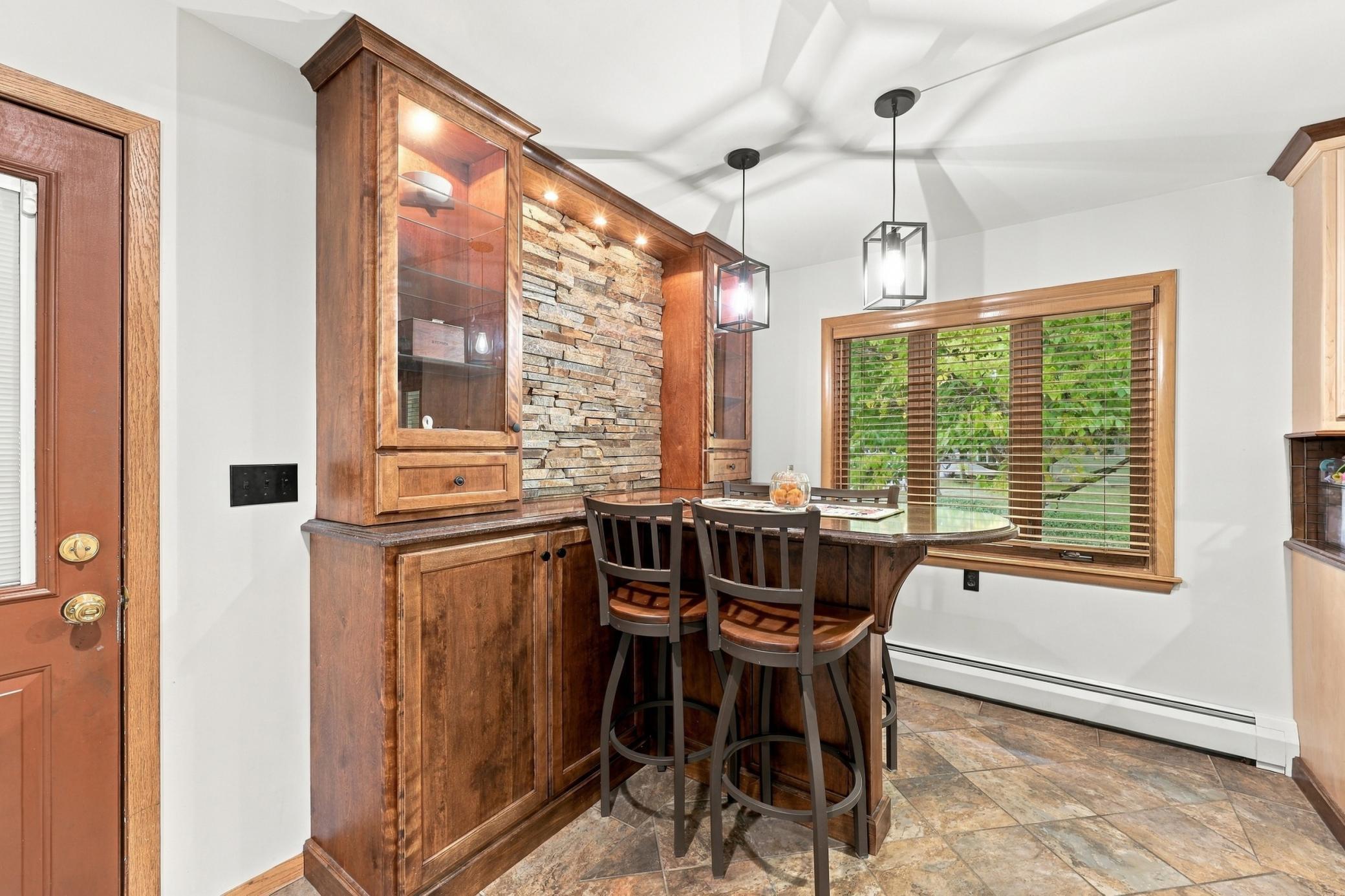 1960 single family home for sale at 2831 Edgewood Drive N in Fargo, ND — 4 bed, 2 bath (photo 10 of 45)