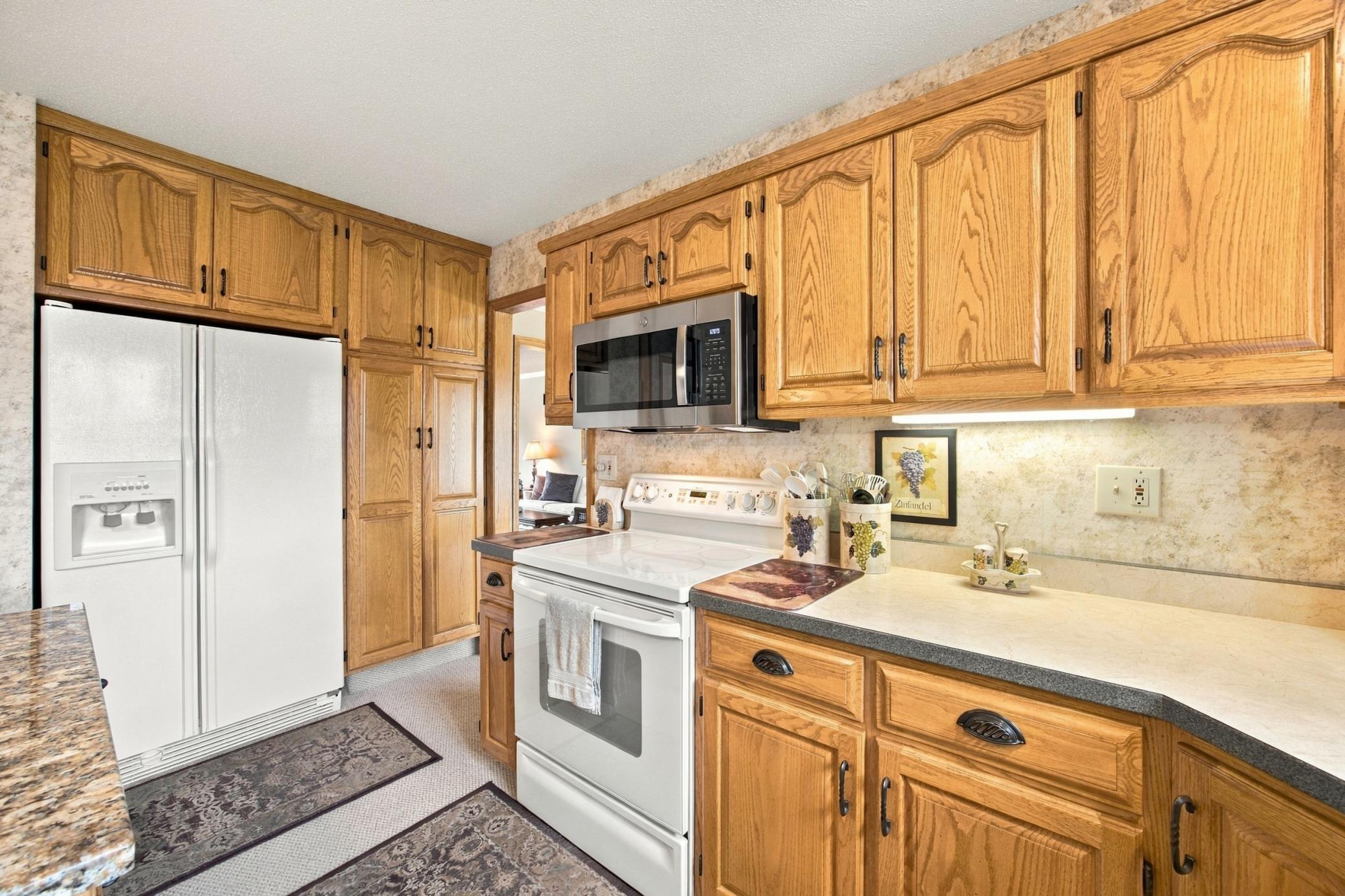 1987 single family home for sale at 2825 27th Street S in Fargo, ND — 5 bed, 4 bath (photo 13 of 50)