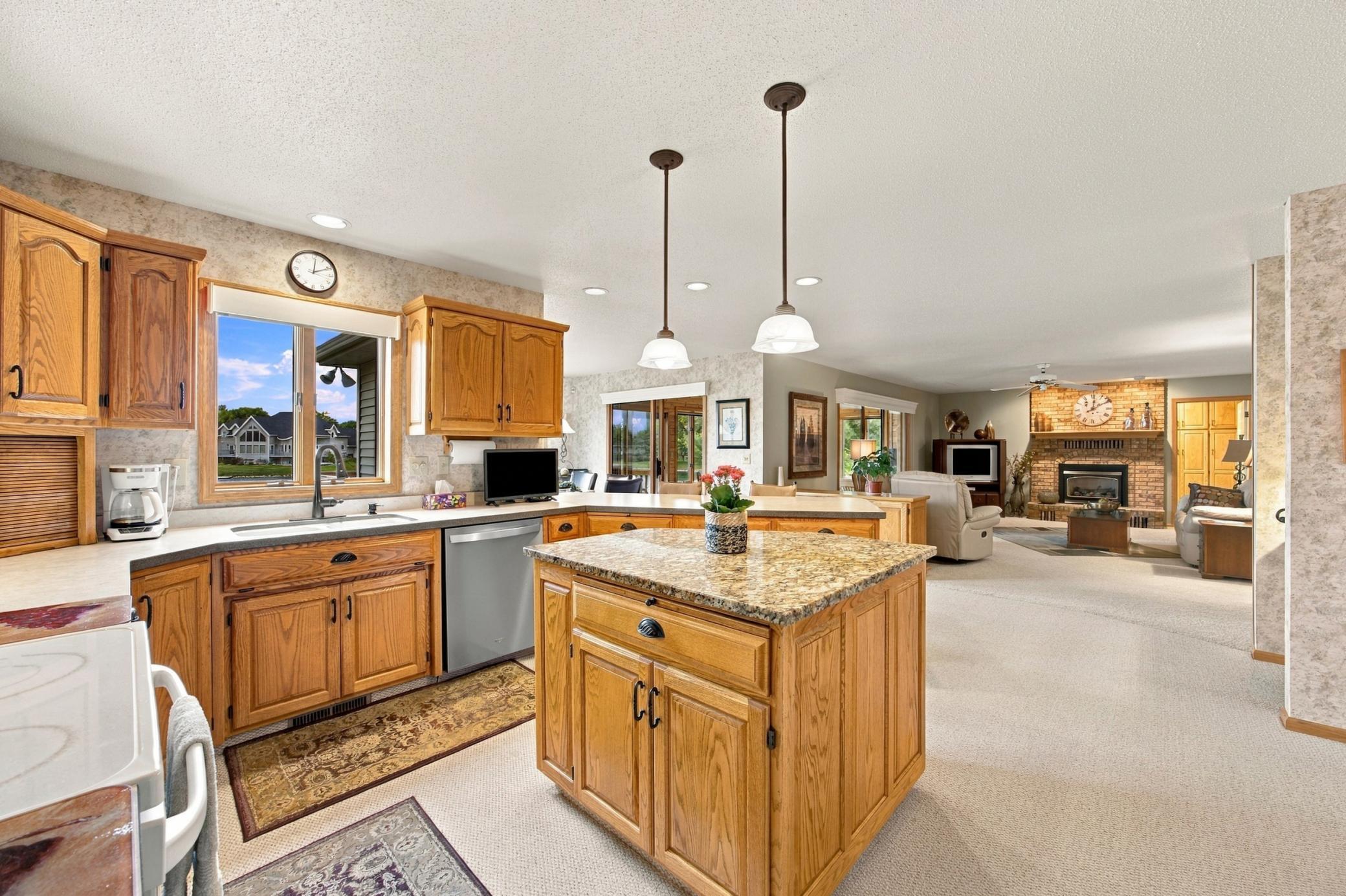 1987 single family home for sale at 2825 27th Street S in Fargo, ND — 5 bed, 4 bath (photo 14 of 50)