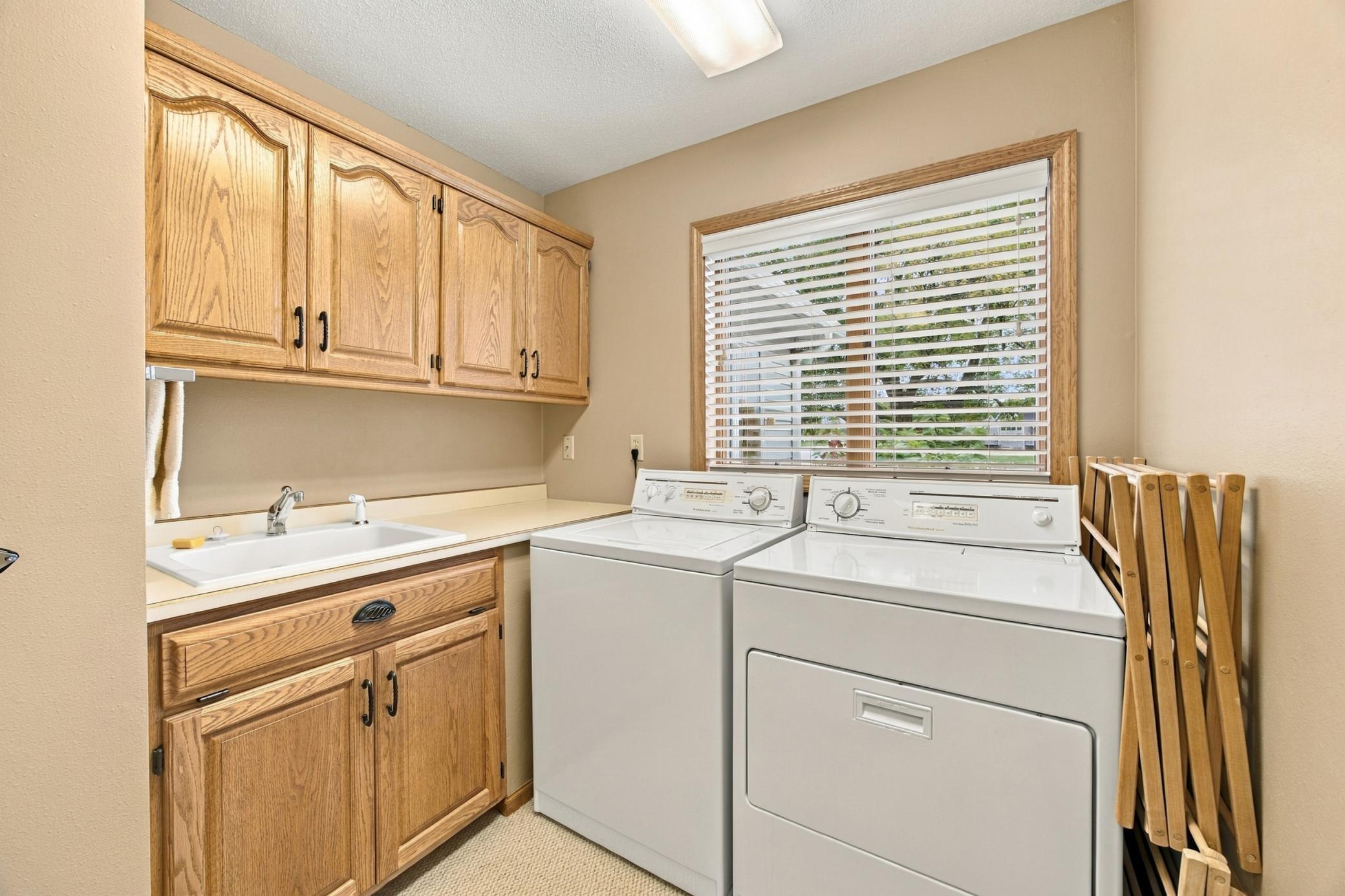 1987 single family home for sale at 2825 27th Street S in Fargo, ND — 5 bed, 4 bath (photo 22 of 50)