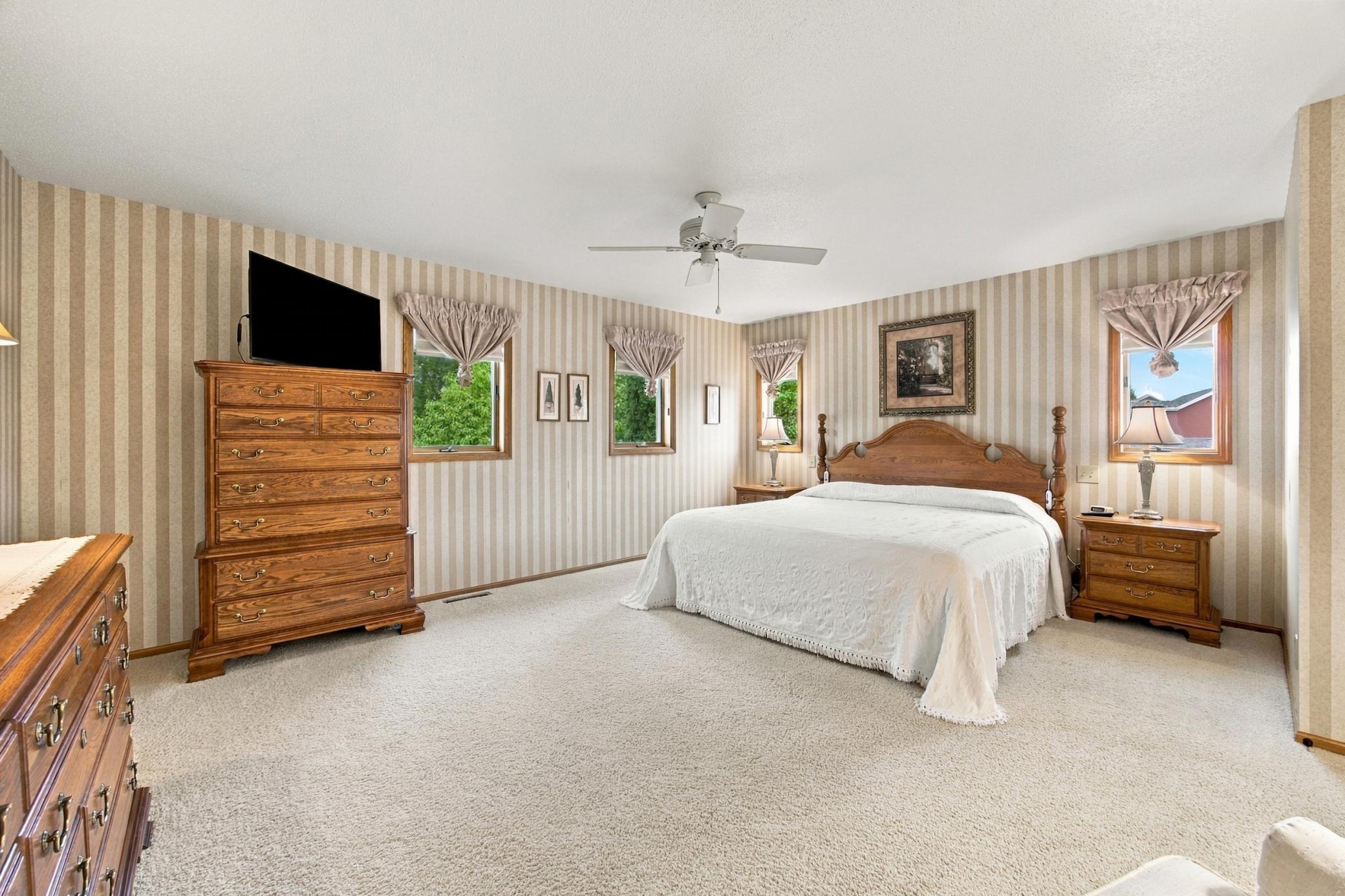 1987 single family home for sale at 2825 27th Street S in Fargo, ND — 5 bed, 4 bath (photo 23 of 50)