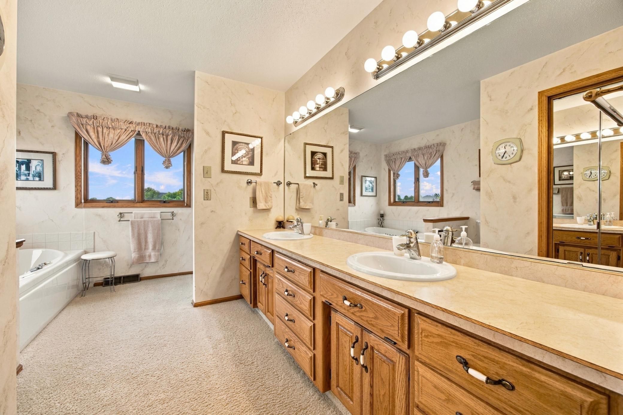 1987 single family home for sale at 2825 27th Street S in Fargo, ND — 5 bed, 4 bath (photo 25 of 50)